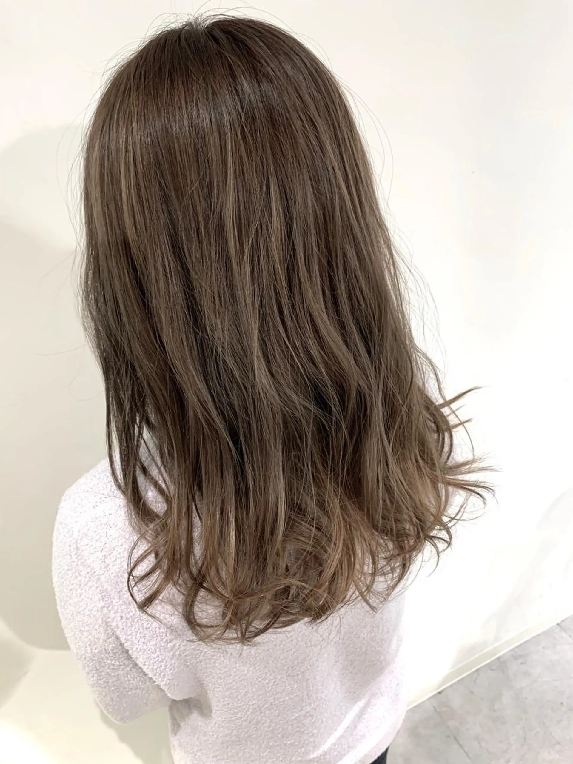 ロング カラー ベージュカラー ハイライトカラー ハイライト ヘアカラー トリートメント ヘッドスパ TOPstylist ✂️フセケイタ✂️のヘアスタイル