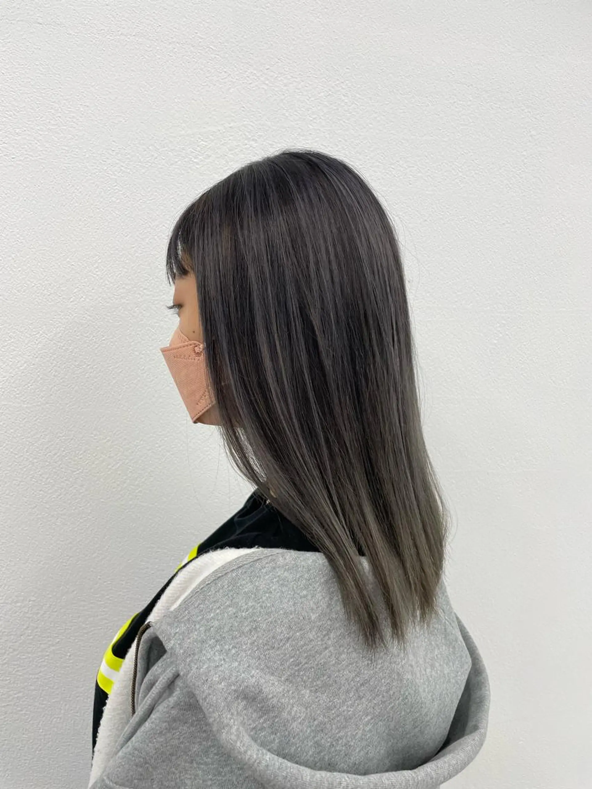 セミロング カラー ハイライトカラー ハイライト ハイトーンカラー🩵 指名多数💗横山聖奈のヘアスタイル