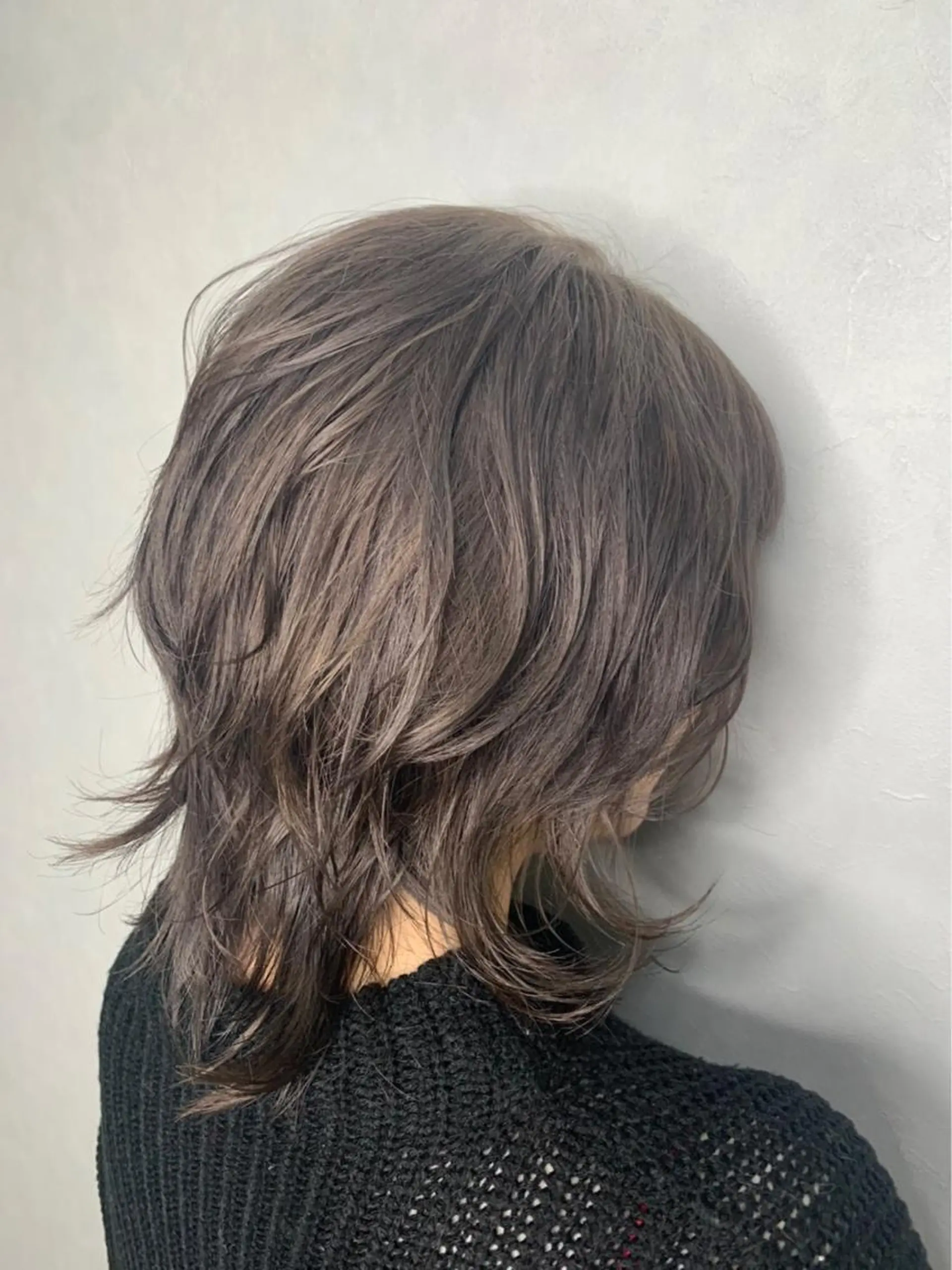 ミディアム ウルフカット カット KAJI MANAMIのヘアスタイル