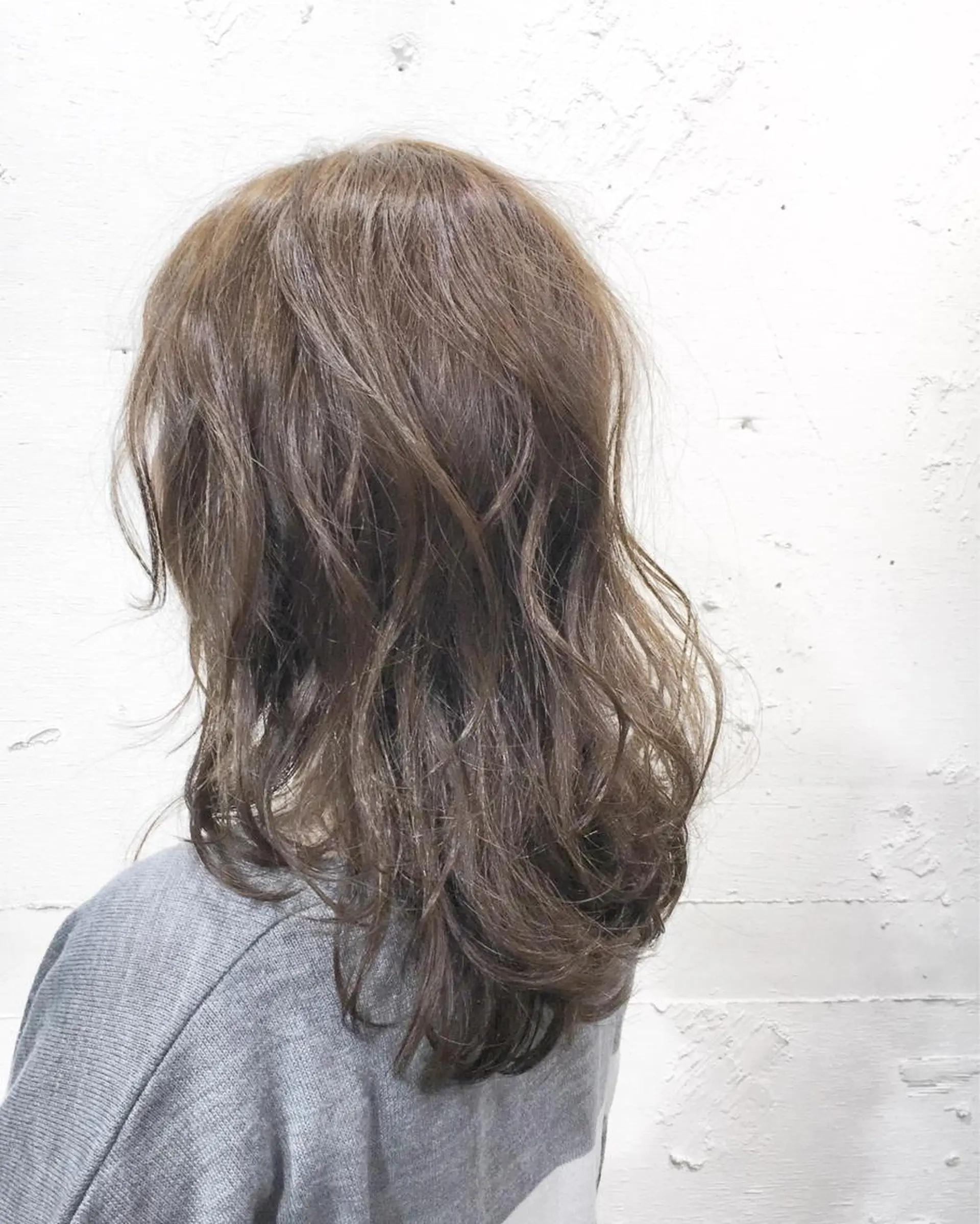 セミロング カラー フォギーグレージュ グレージュ ✨艶髪✨透明感✨ 山内大樹のヘアスタイル