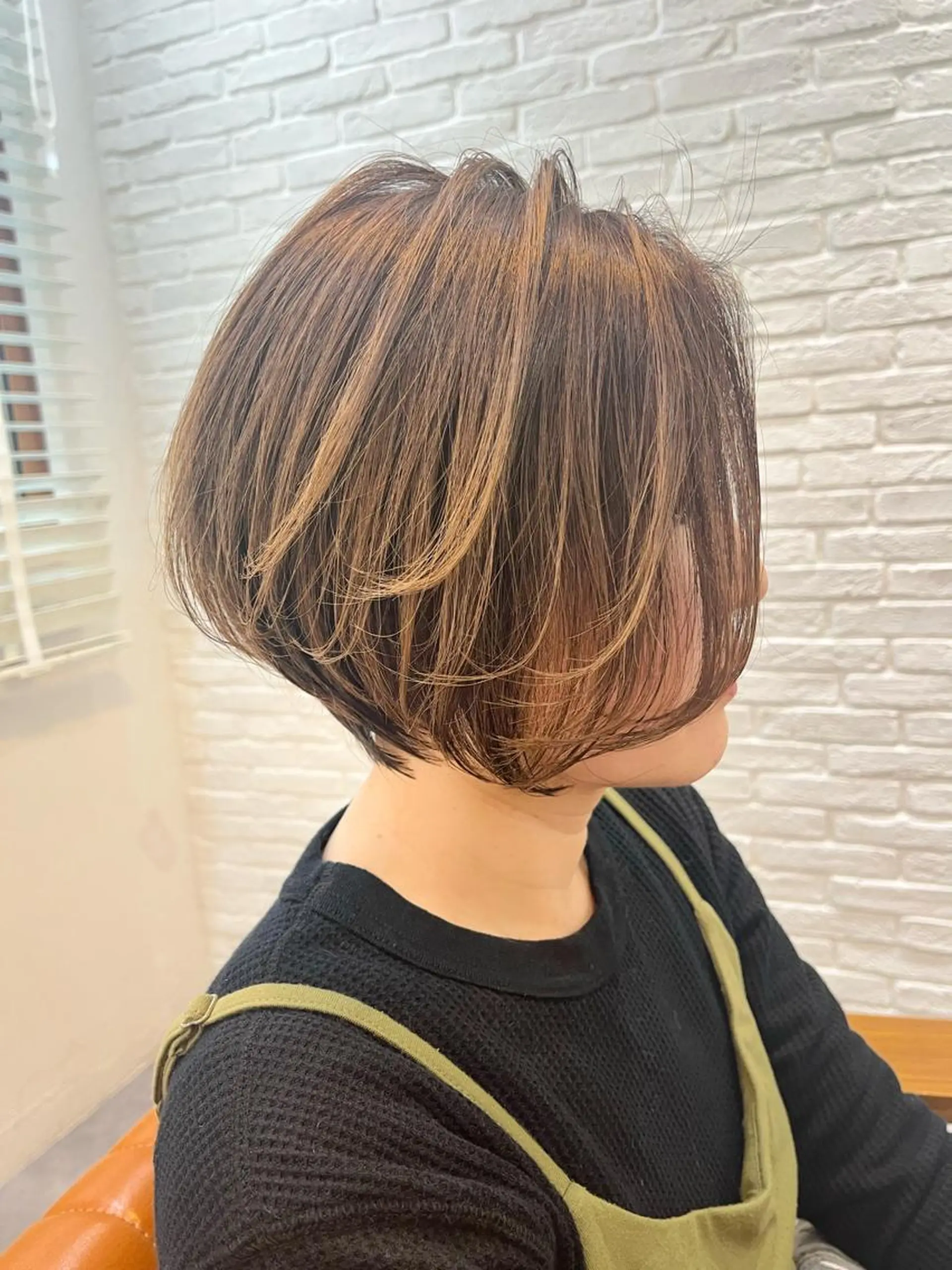ショート ハイライト 襟足でお悩みの方✂︎ くびれ職人ハシモトのヘアスタイル