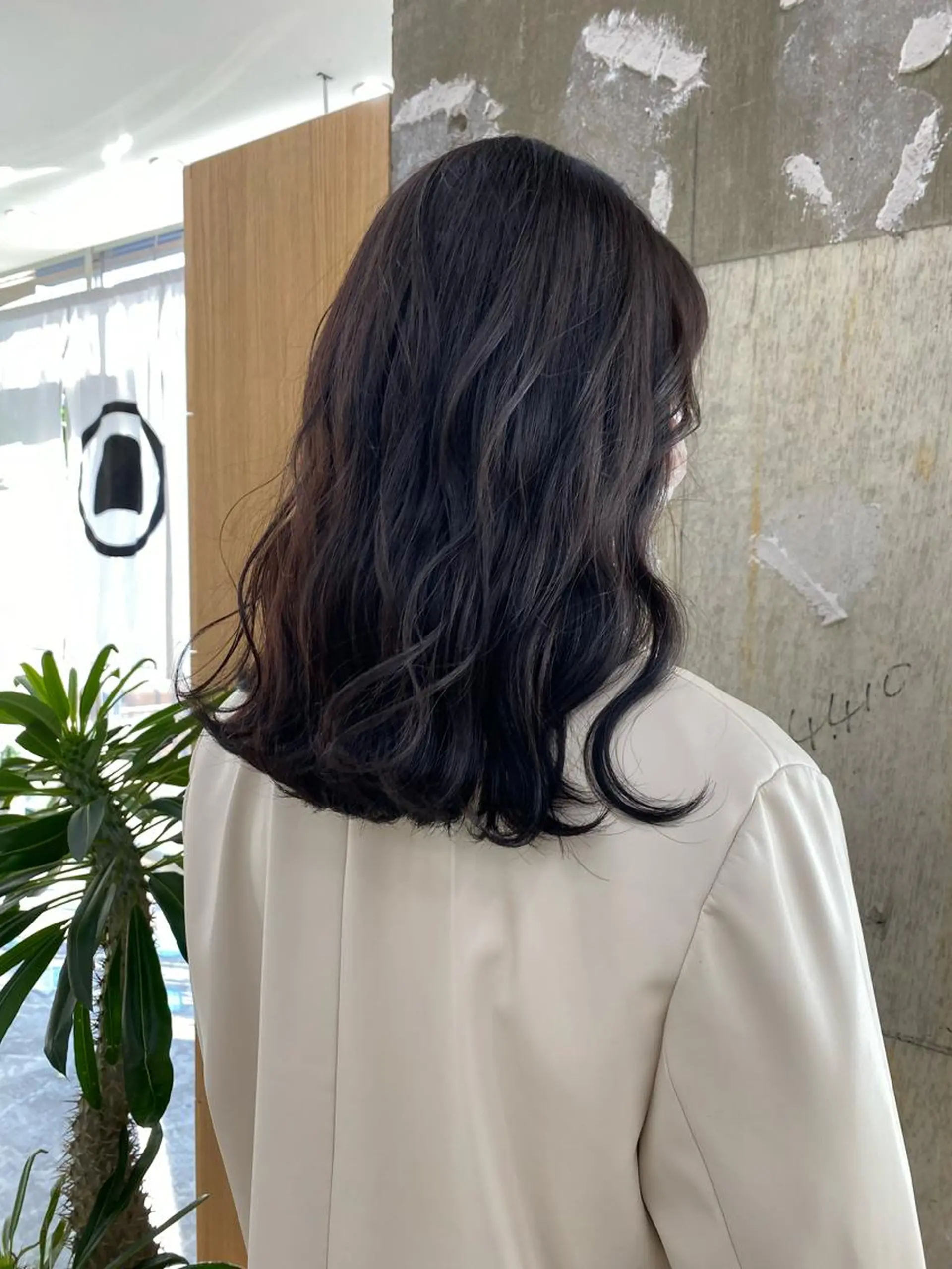カラー KVELL ユナのヘアスタイル