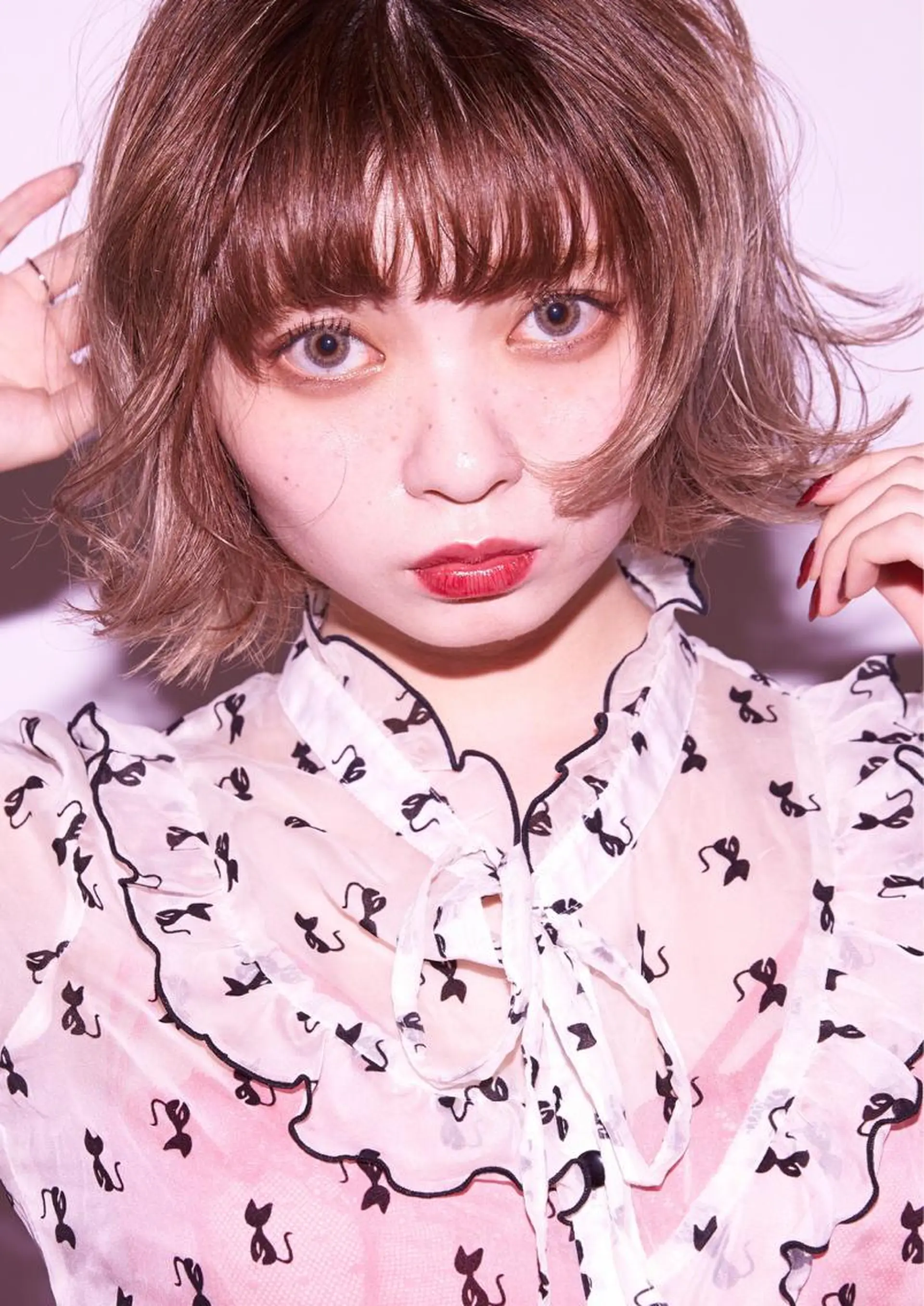 ショート カラー SHIN/レイヤー カット×クロスパーマのヘアスタイル