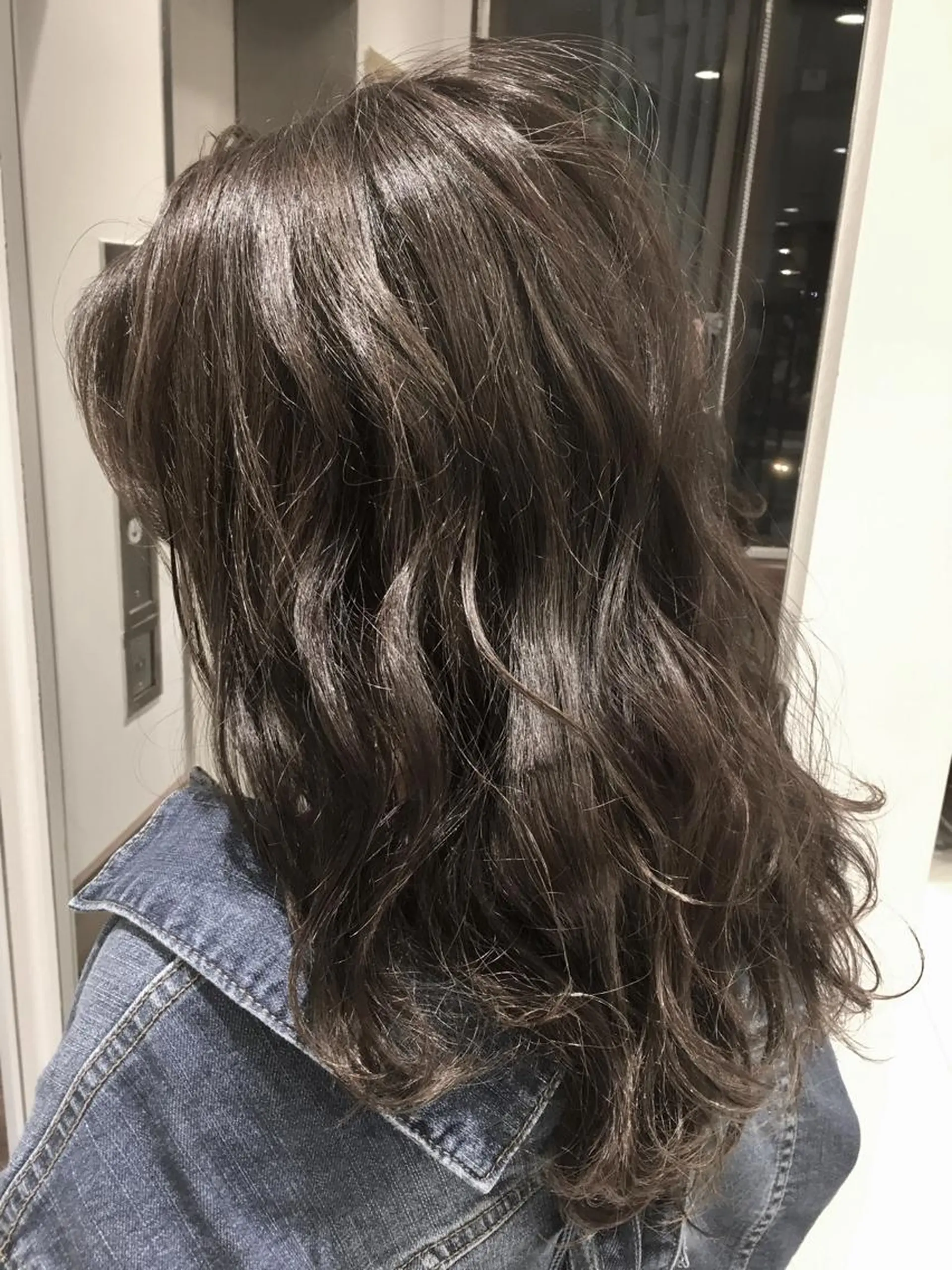 セミロング カラー ブルーカラー ブルージュ 店長 小池アキトのヘアスタイル