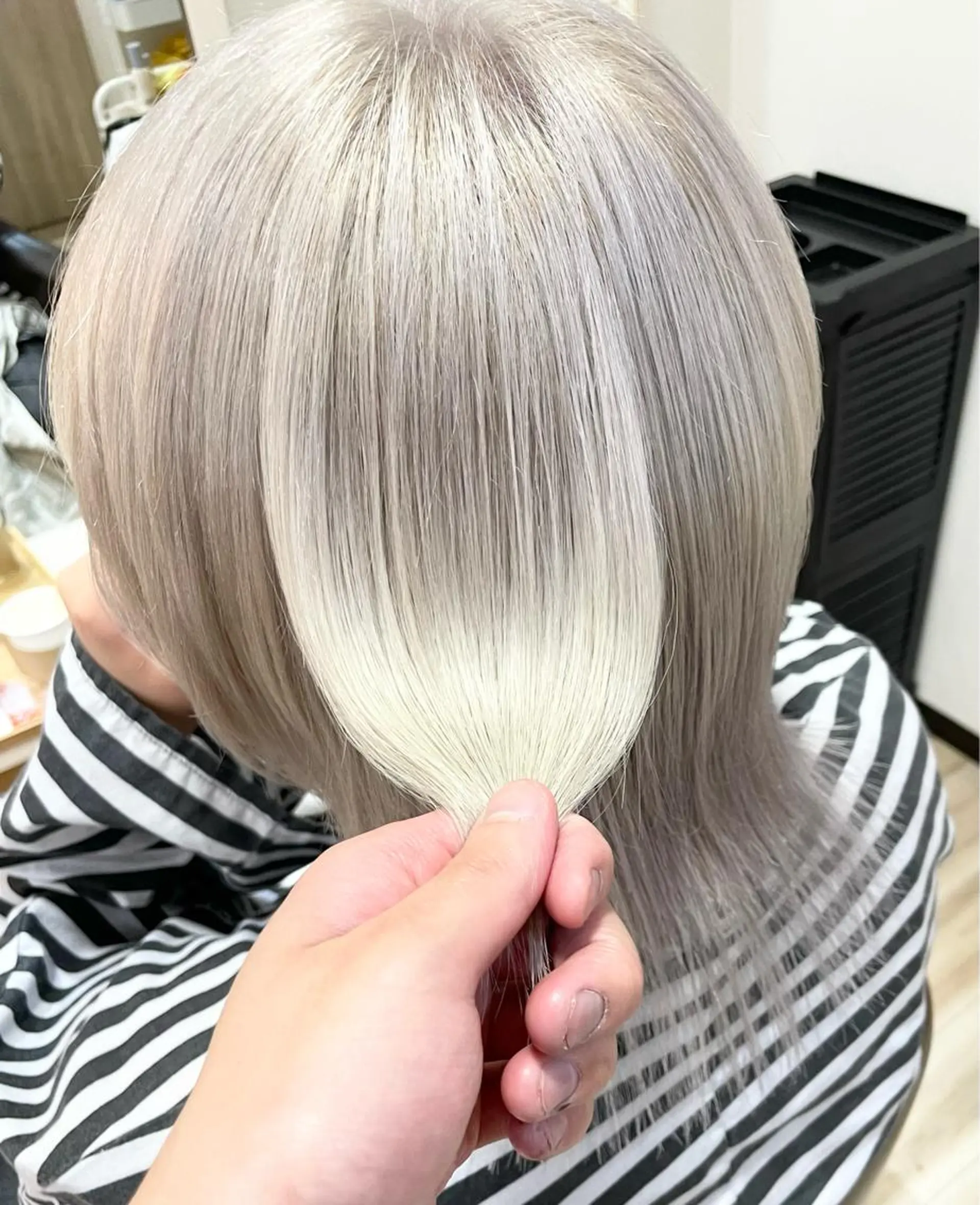 ミディアム カラー 🌈派手髪ハイトーン 🌈鈴木亮太🌈のヘアスタイル