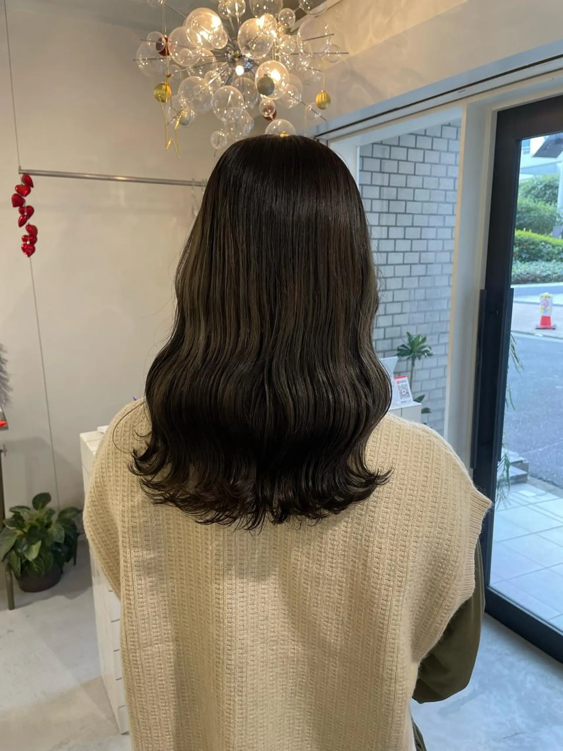 セミロング カラー Koto🌿 ブリーチなしカラーのヘアスタイル
