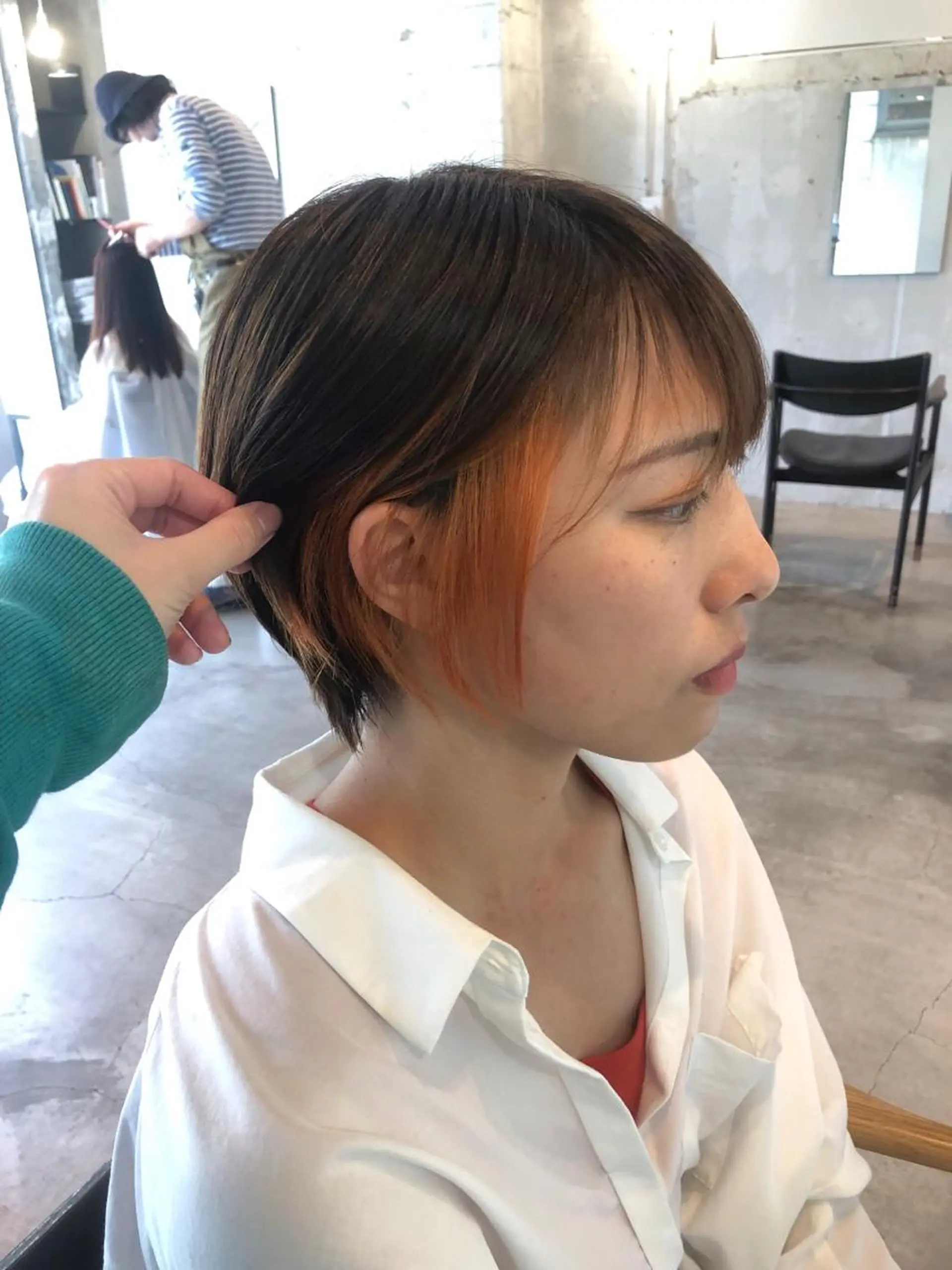 カラー オレンジ 竹内 絢香のヘアスタイル
