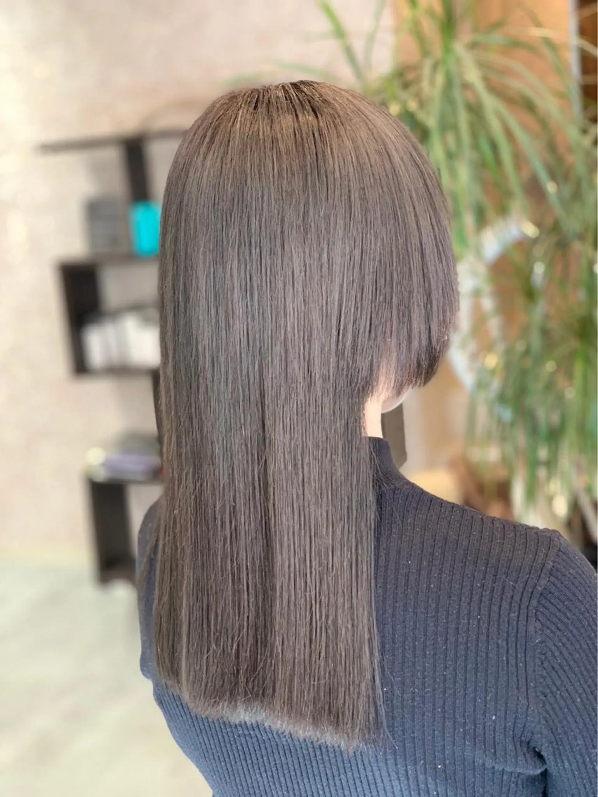 ロング カラー グレージュ シルバー シルバーグレージュ Blanco Color&Careのヘアスタイル