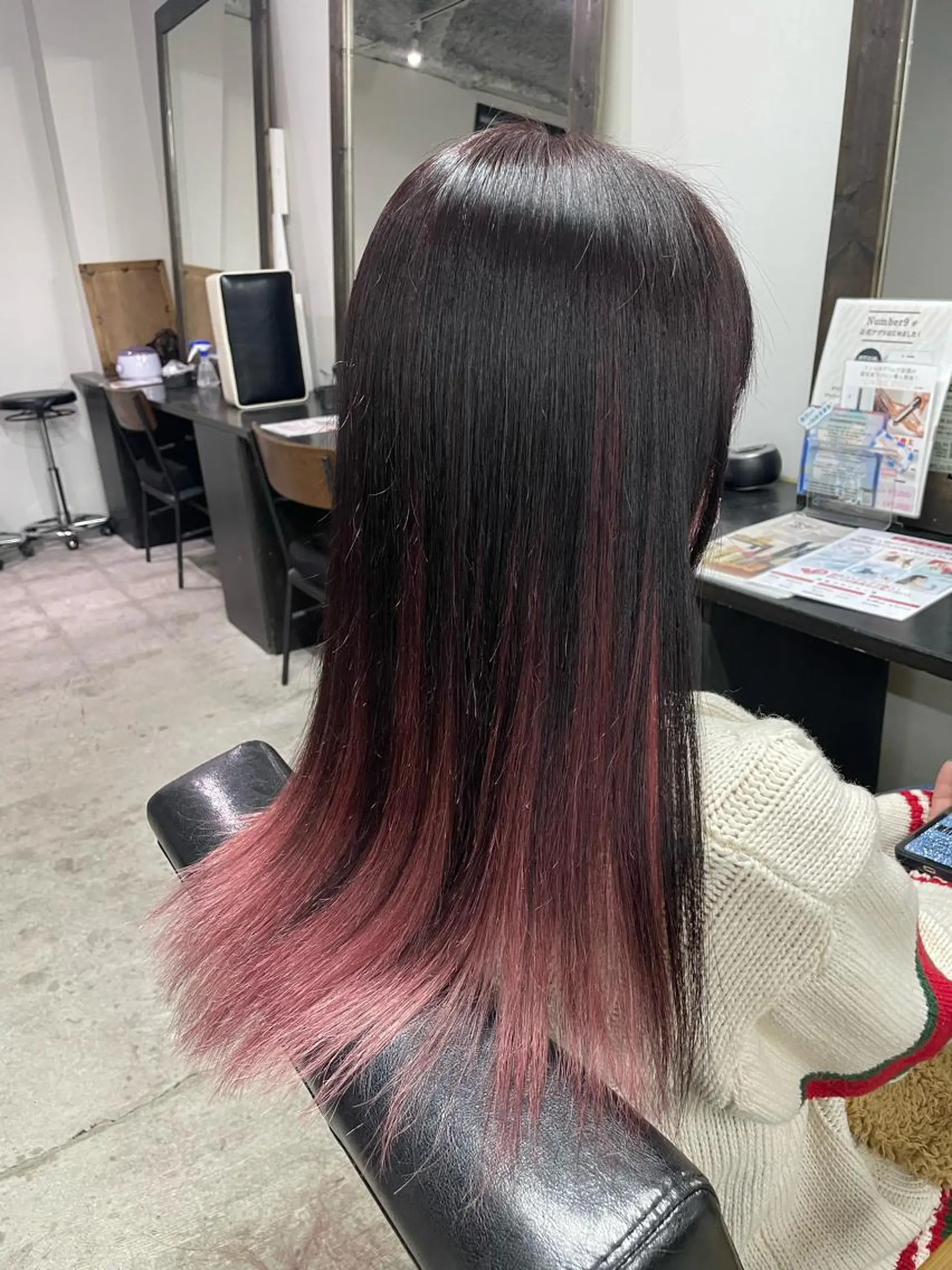 ロング カラー インナーカラー ピンクカラー 林 真那のヘアスタイル