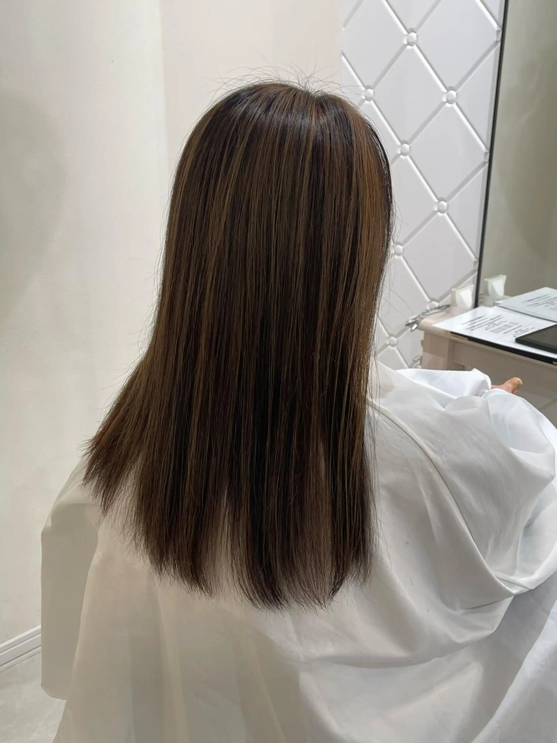 カラー 濱田輝レイヤー 韓国風 ハイトーンのヘアスタイル