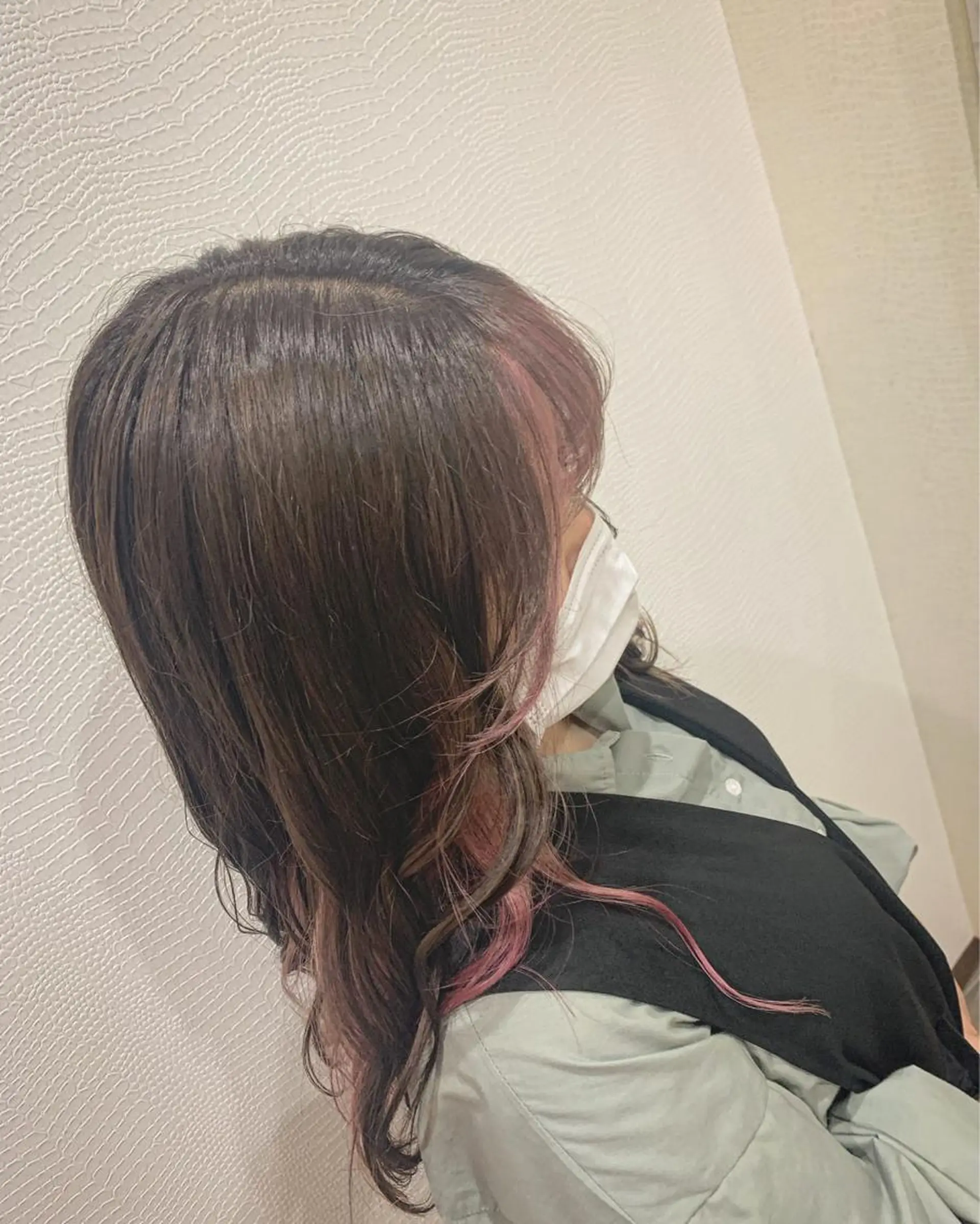 ロング カラー ブリーチ インナーカラー ピンクカラー カット ヘアカラー Morpho Hair Product所属・井上 花音のヘアスタイル