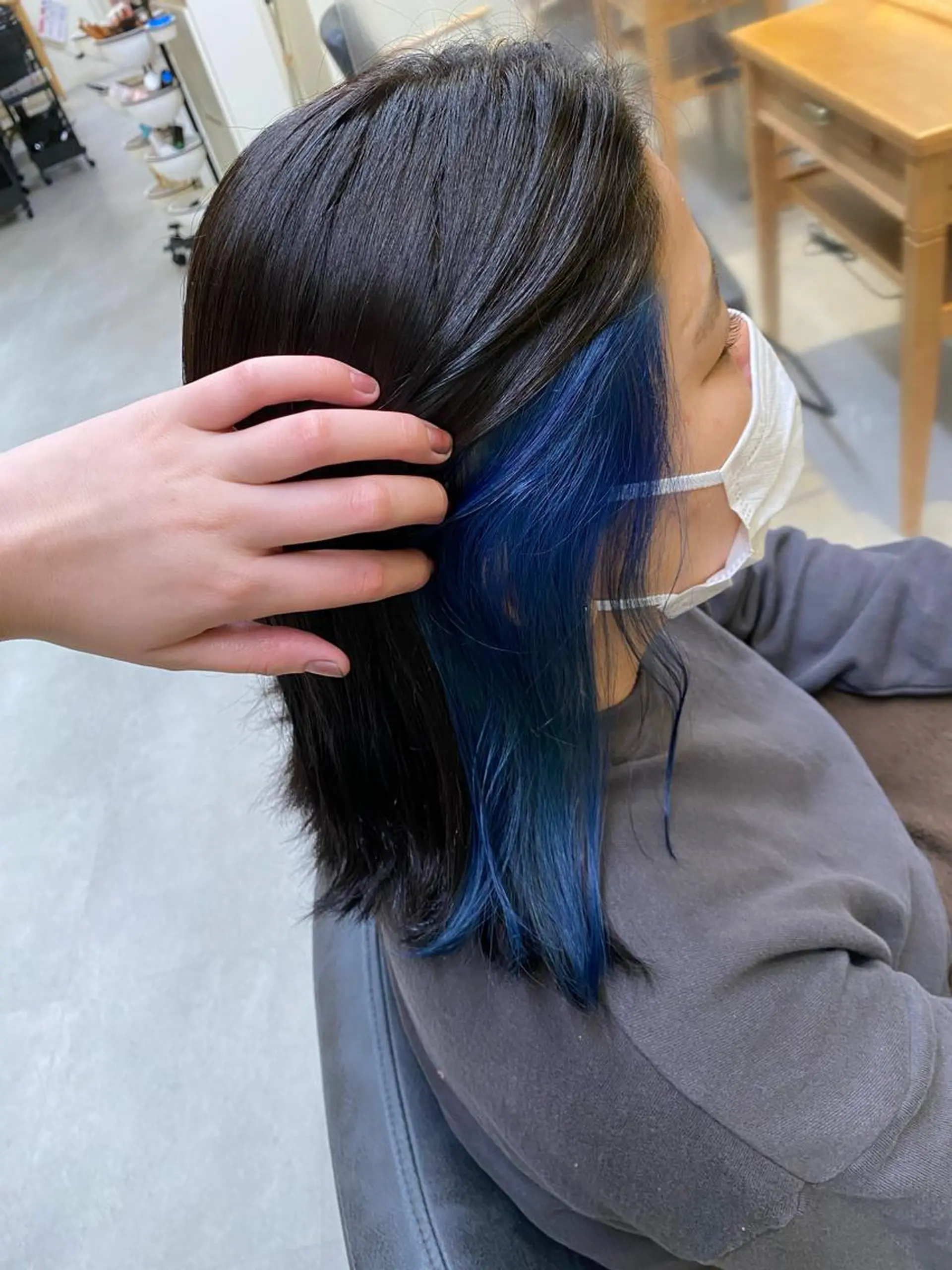 カラー 勝海 絢音のヘアスタイル