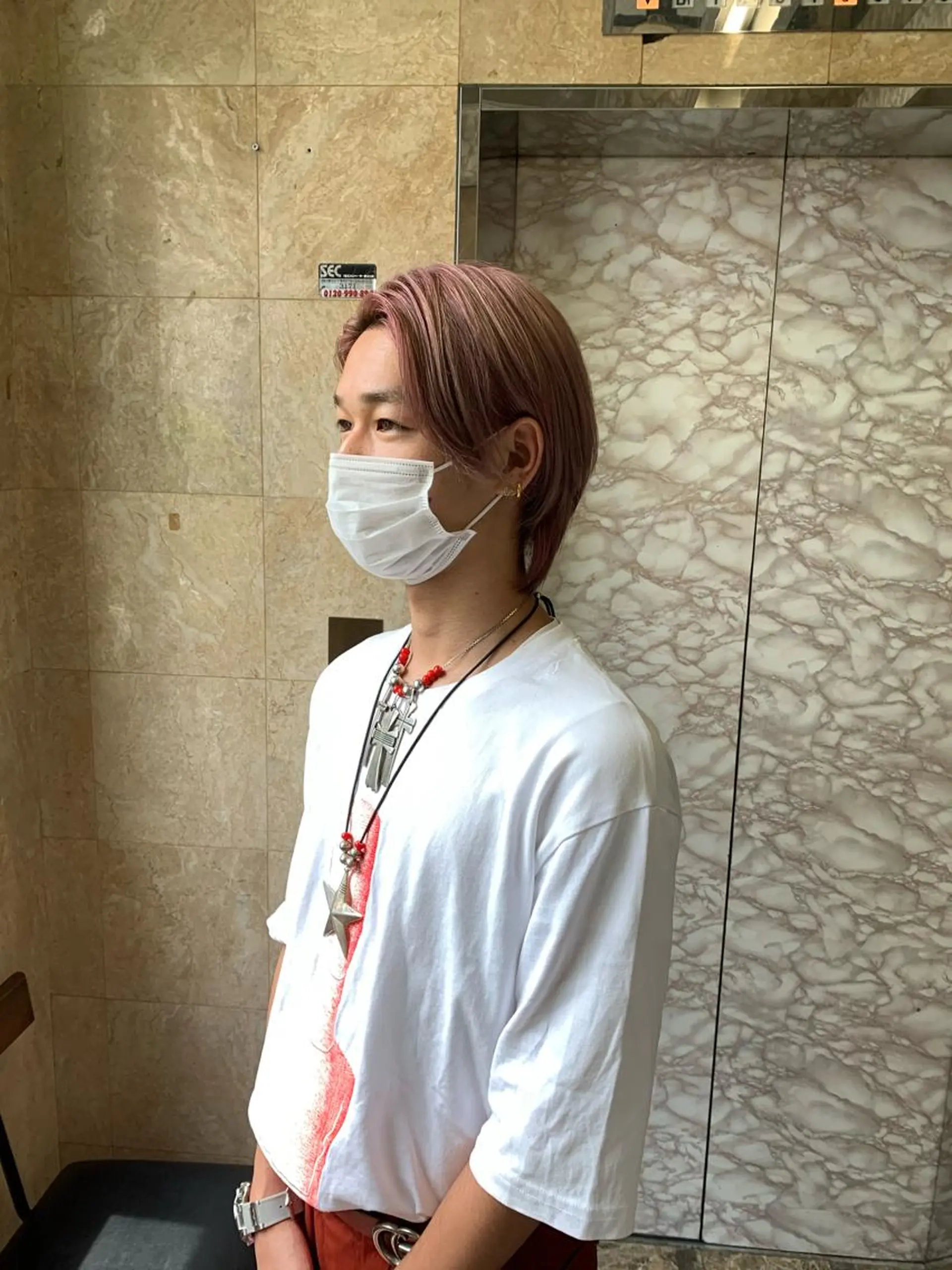 ショート カラー メンズ メンズブリーチ ブリーチ 🌟小顔レイヤー× 赤み消し透明感カラーのヘアスタイル