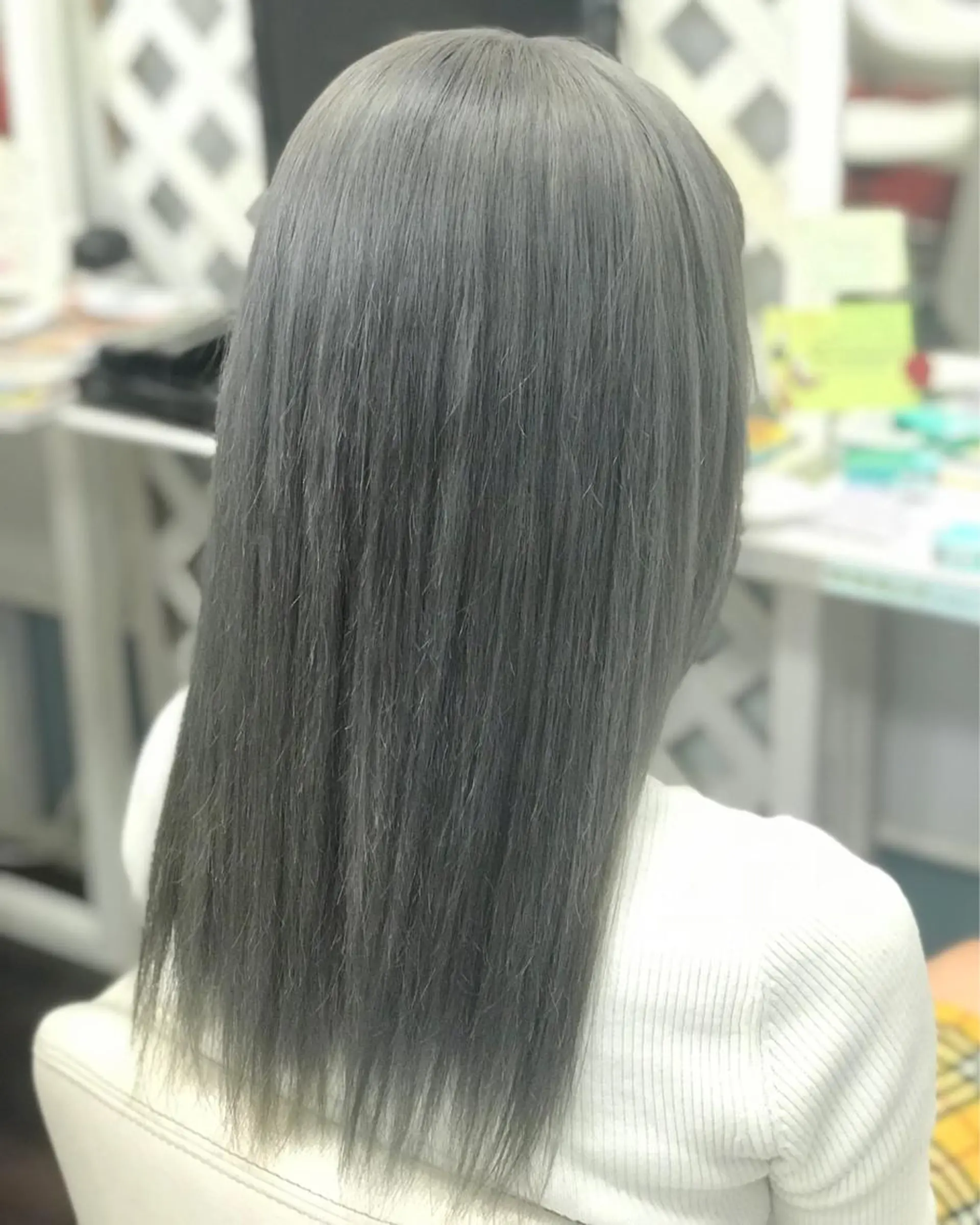 ロング カラー 岩谷/ブリーチ 🪽透明感カラーのヘアスタイル