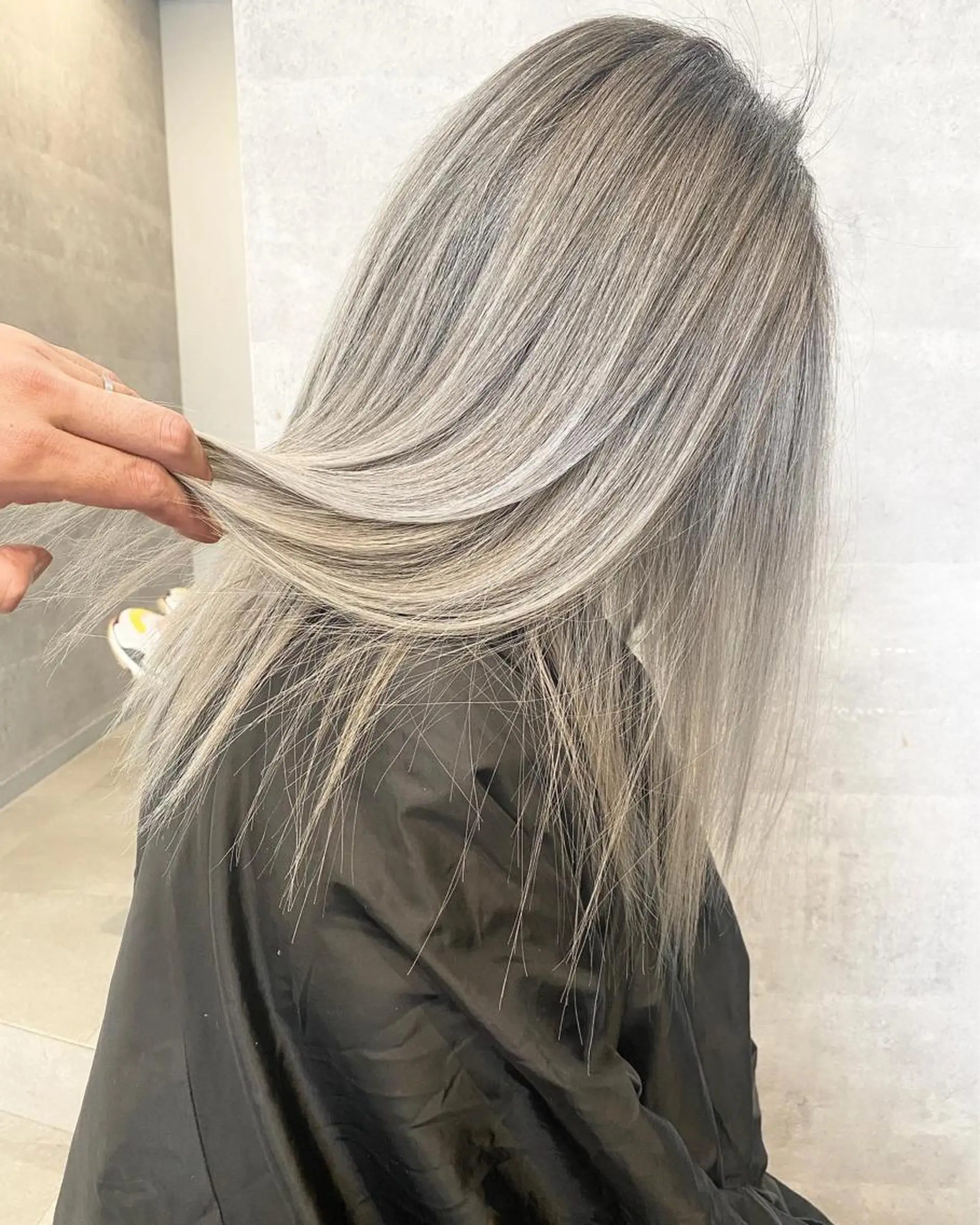 ミディアム カラー ヘアアレンジ ネイル マツエク・マツパ アイブロウ バレイヤージュ レイヤーカット トリートメント 井上 一平のヘアスタイル