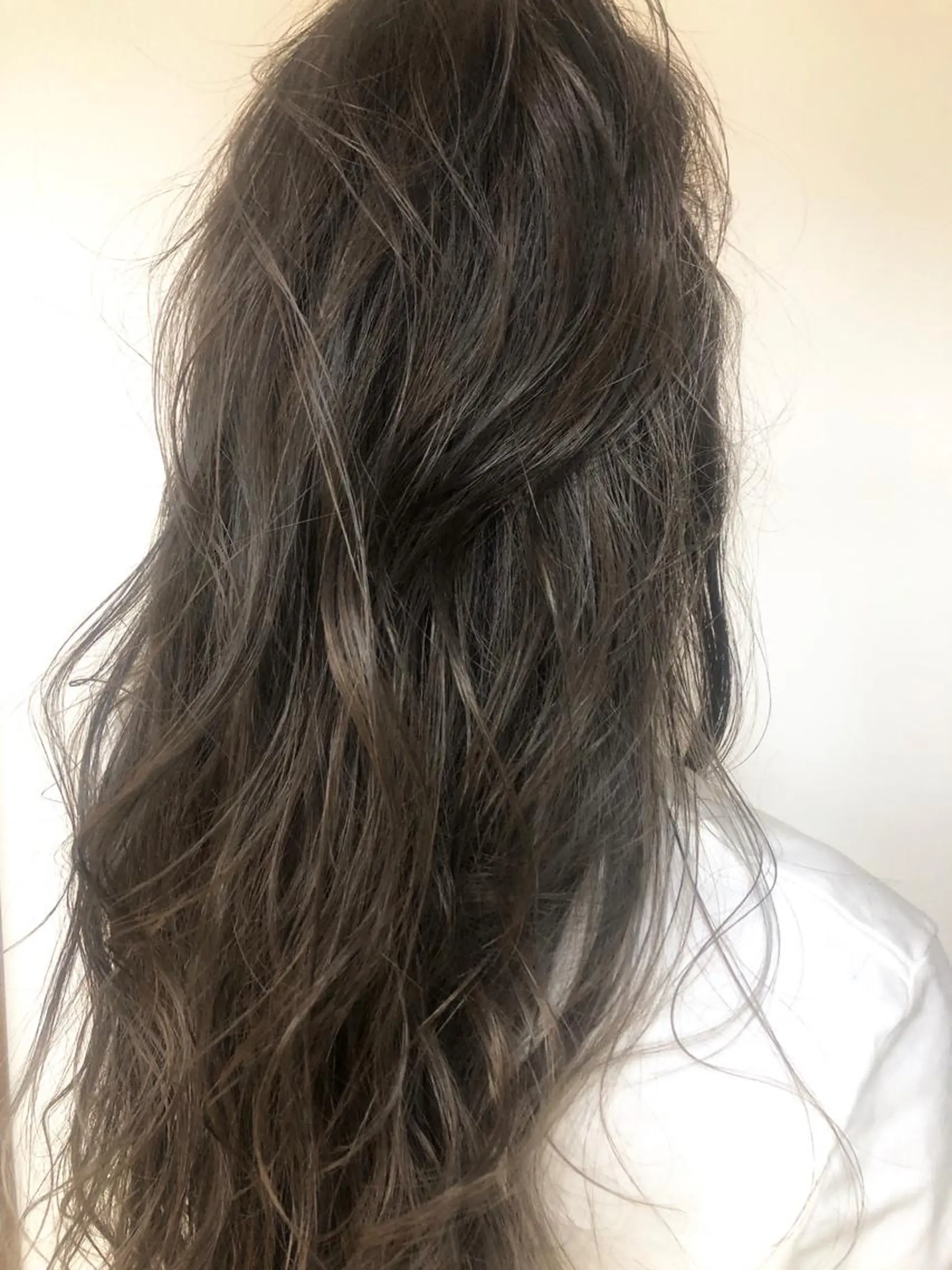 ロング アッシュ ハイライト ロング うる艶レイヤーカット hinakoのヘアスタイル