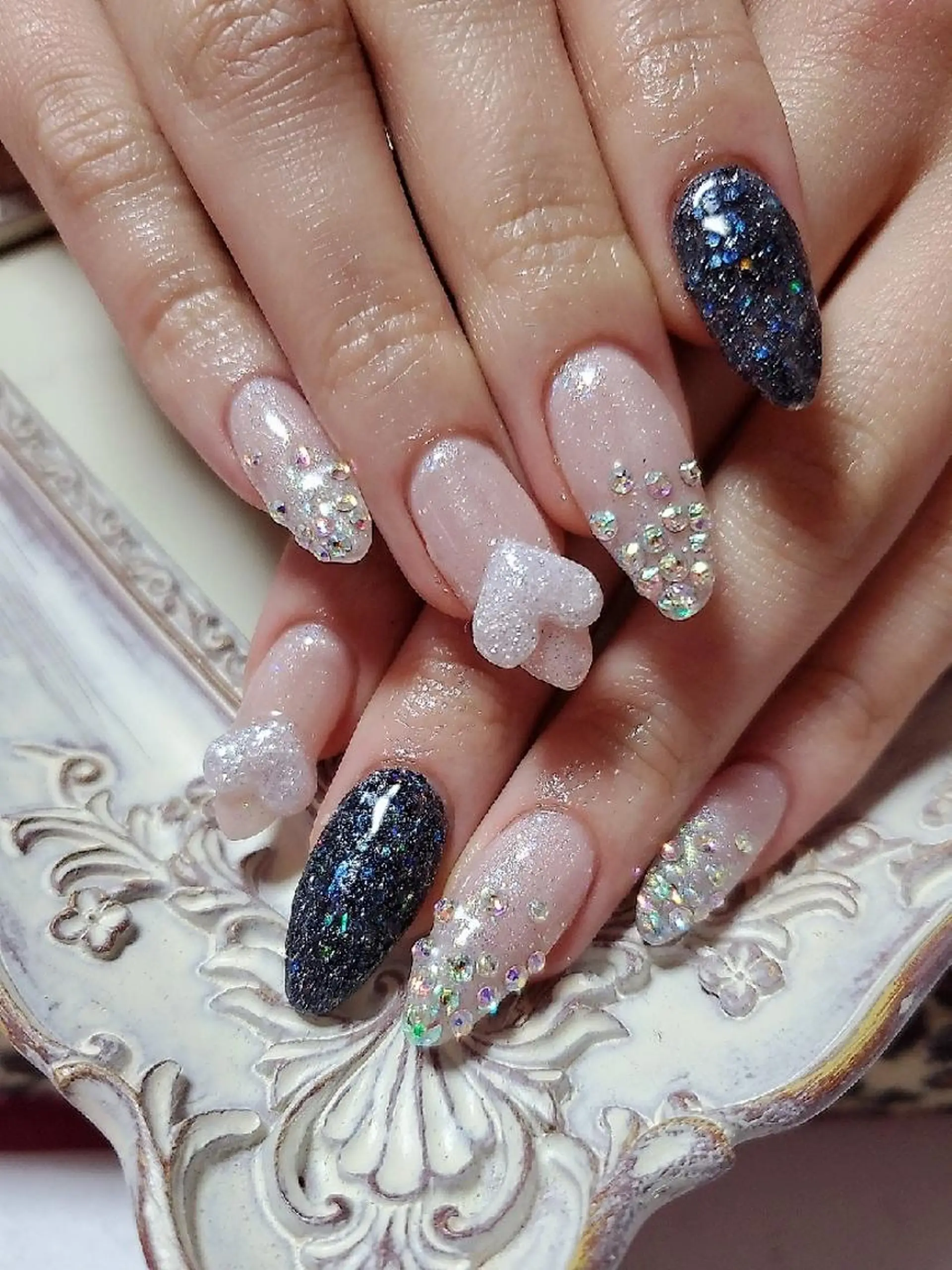 セミロング ネイル グラデーション ハート ストーンネイル ハンドネイル mamo nailのネイルデザイン