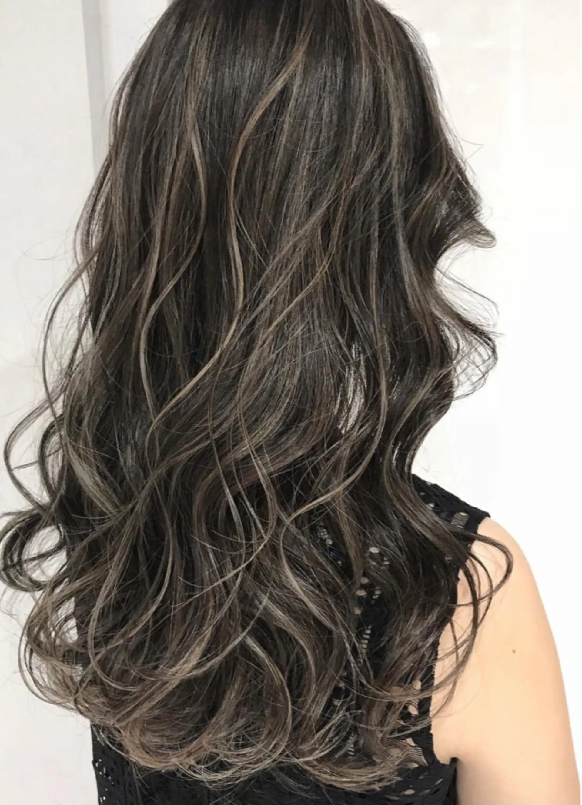 ロング カラー ハイライトカラー ハイライト Seventh Senseのヘアスタイル