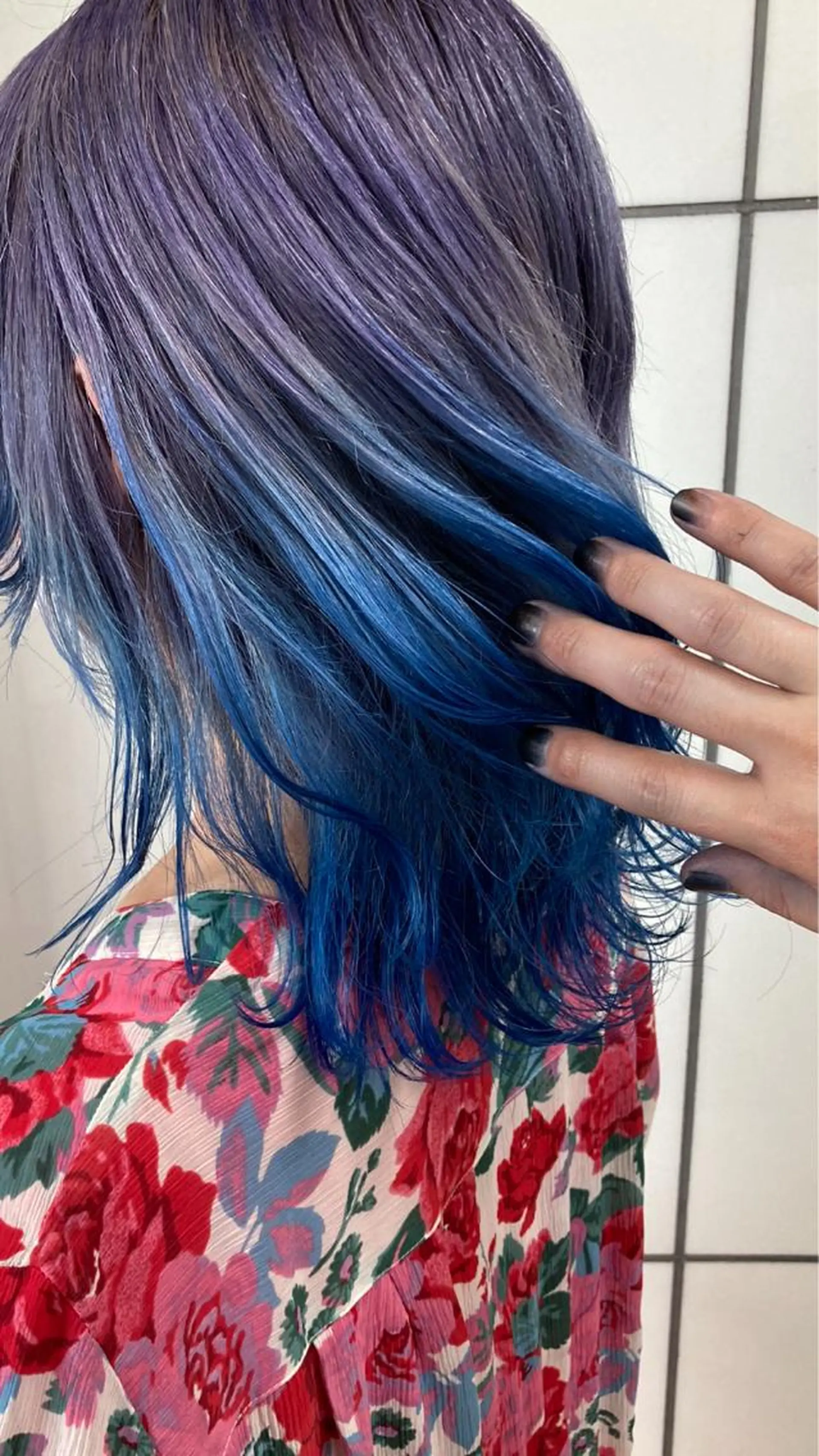 ミディアム カラー ブルーカラー グラデーションカラー ラベンダーカラー ヘアカラー 髪質改善/痛ませ ないカラー/西村航大のヘアスタイル