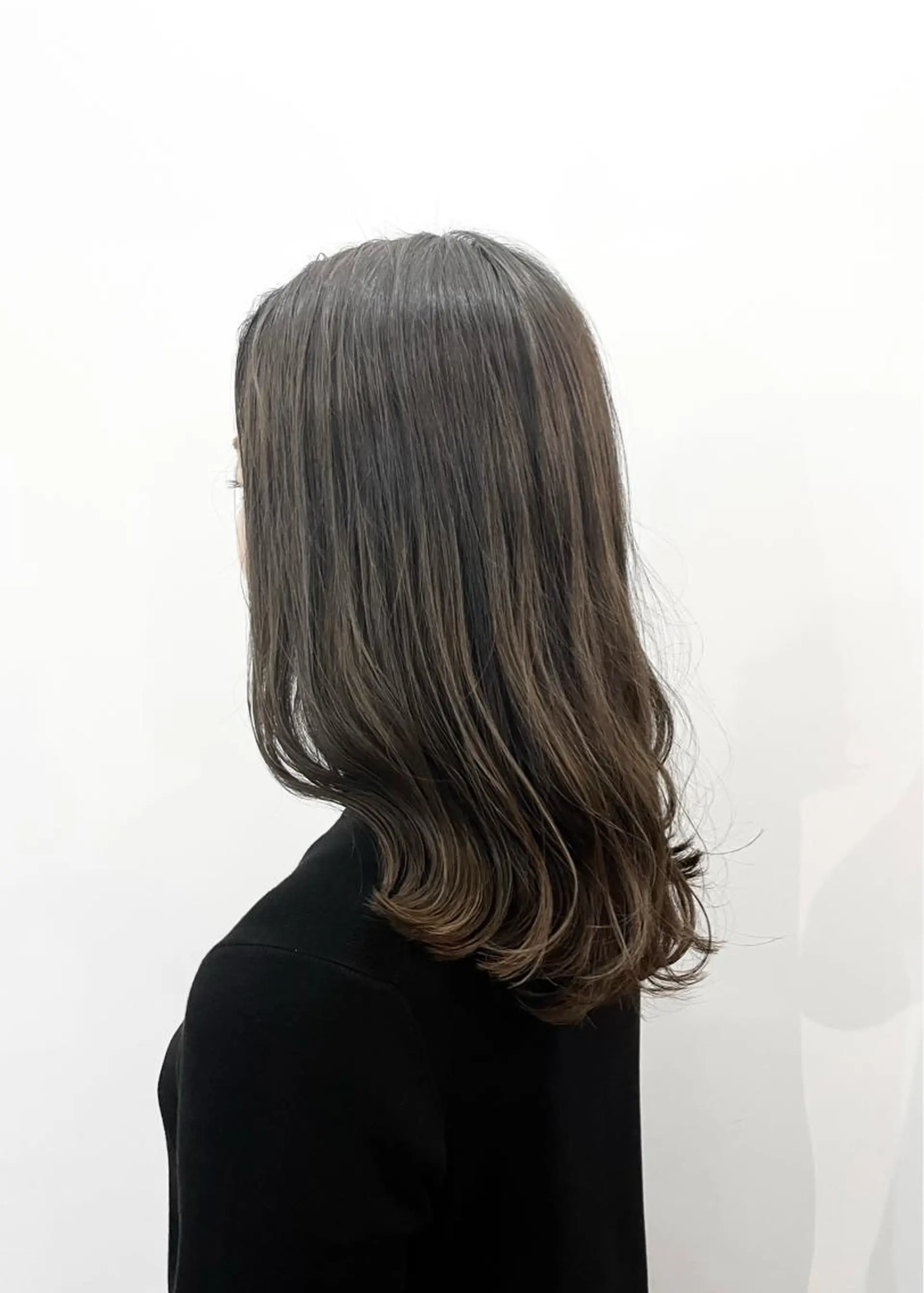 セミロング カラー ブリーチ ダブルカラー グレージュ ハイライトカラー ハイトーンカラー LadyBeetle 山本泰史のヘアスタイル
