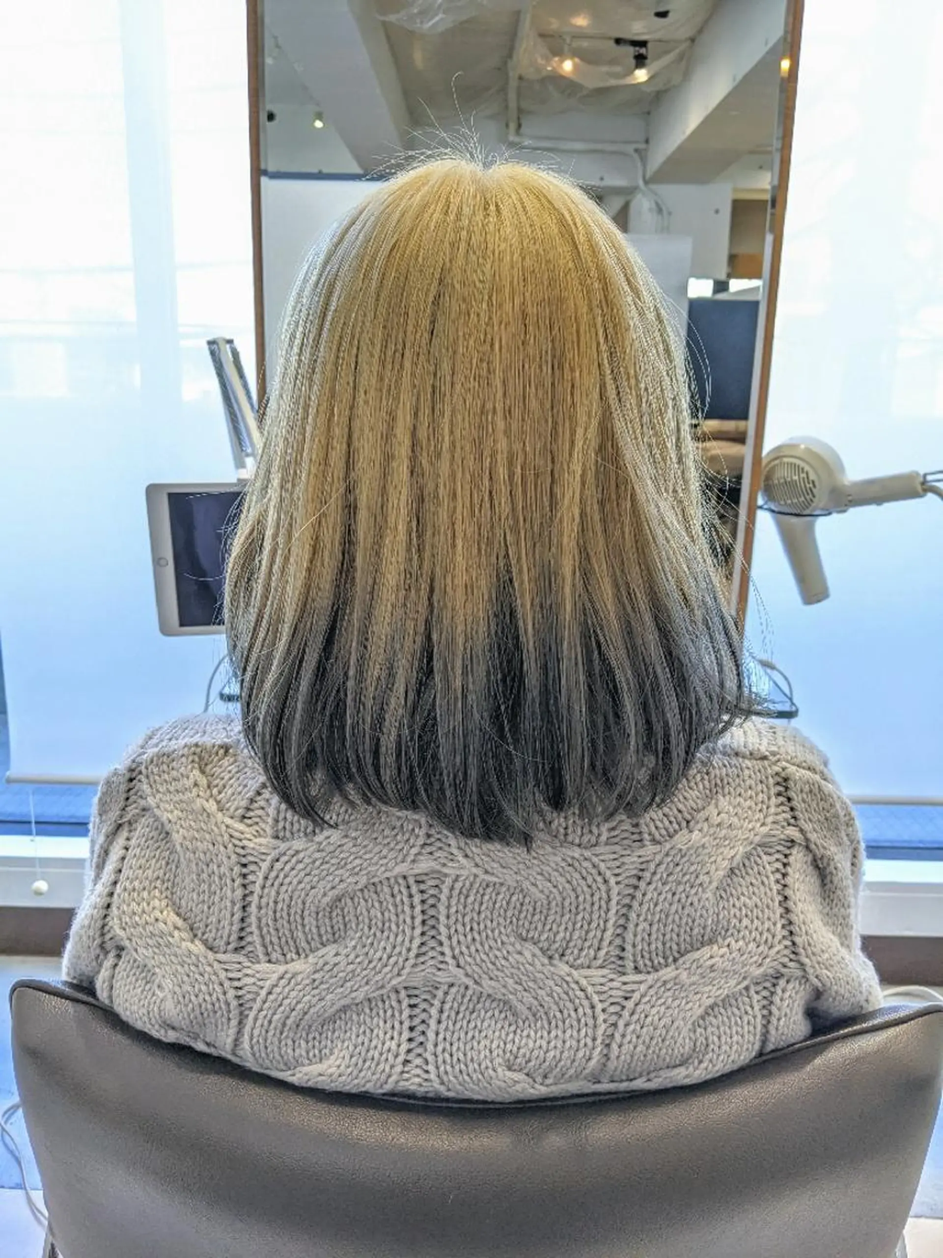 カラー セミロング ブリーチ 抜きっぱなしブロンド ブルーカラー 【大人艶カラー🌿】 中畑リョウのヘアスタイル