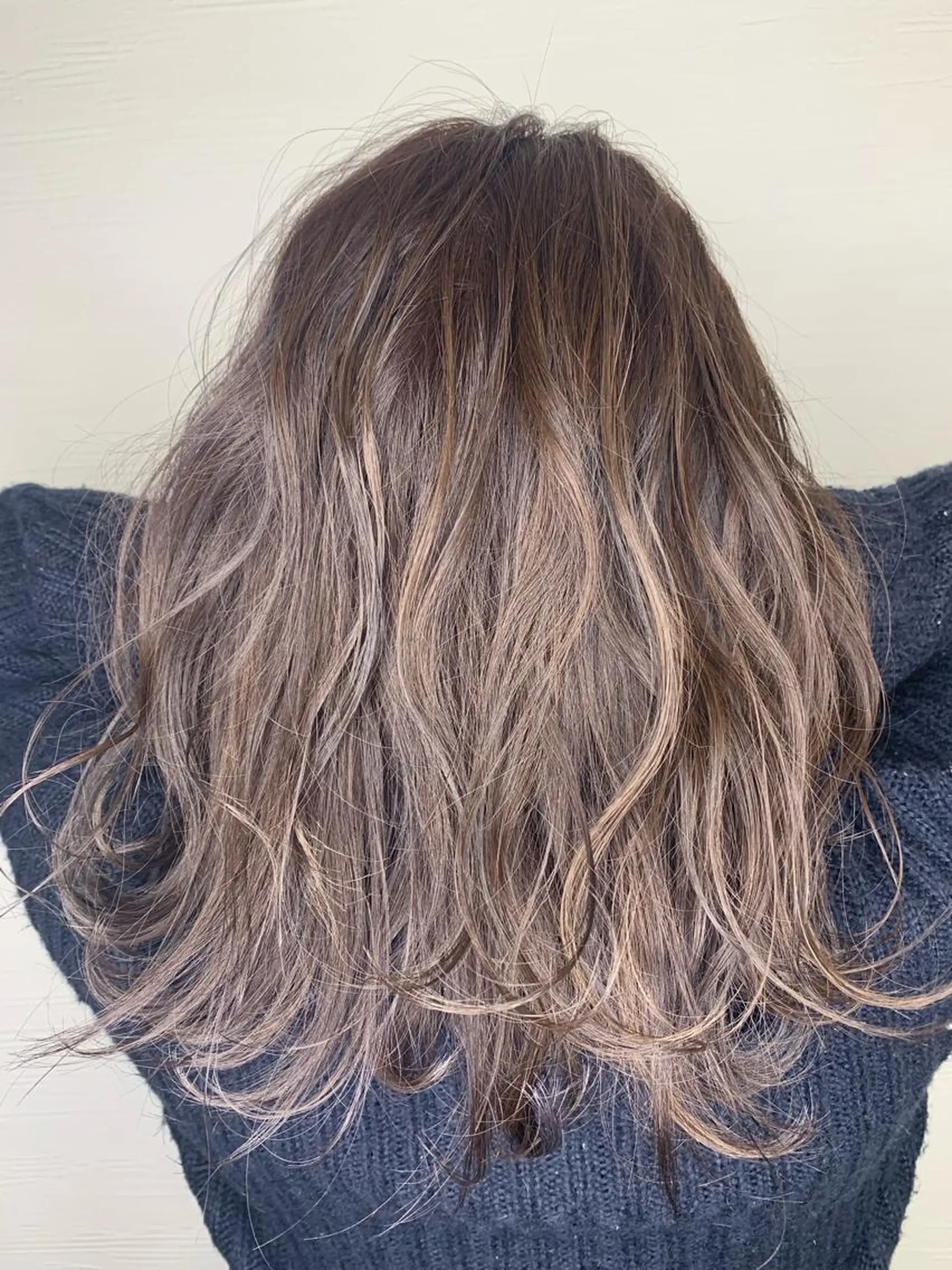 セミロング カラー グレージュ ハイライトカラー ハイライト メンズ特化パーマ 美容師/小泉賢徒のヘアスタイル