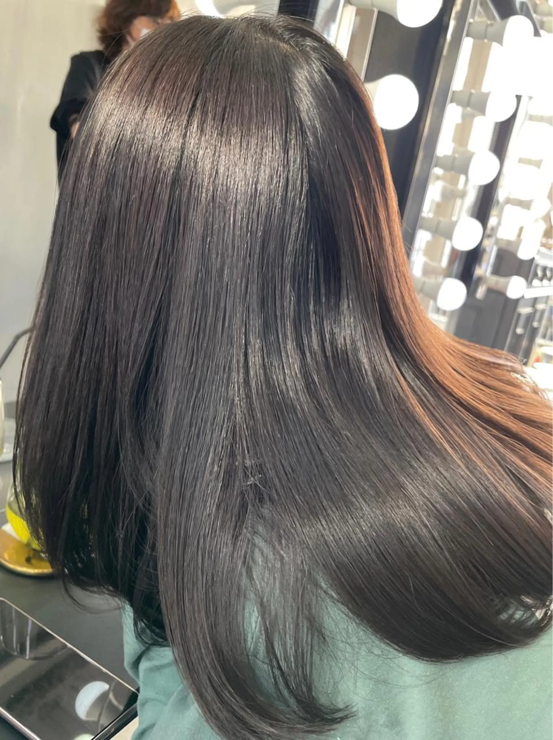 ミディアム カラー アッシュ ブリーチ 透明感カラー グレージュ カーキグレージュ ヘアカラー 縮毛矯正 トリートメント ブリーチなし透明感 タケザワミキのヘアスタイル