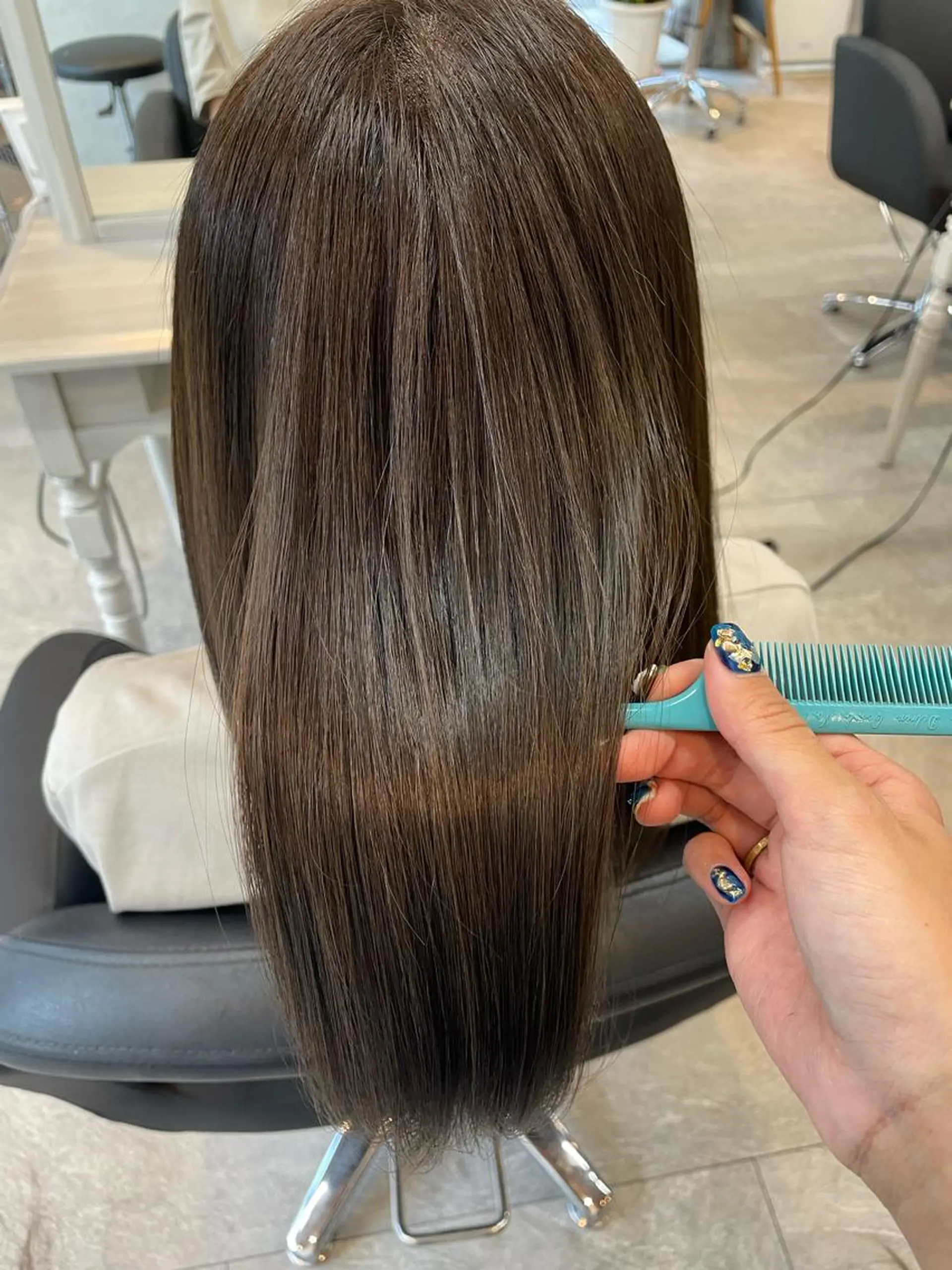 セミロング カラー 女性に人気♪ はやしほのかのヘアスタイル