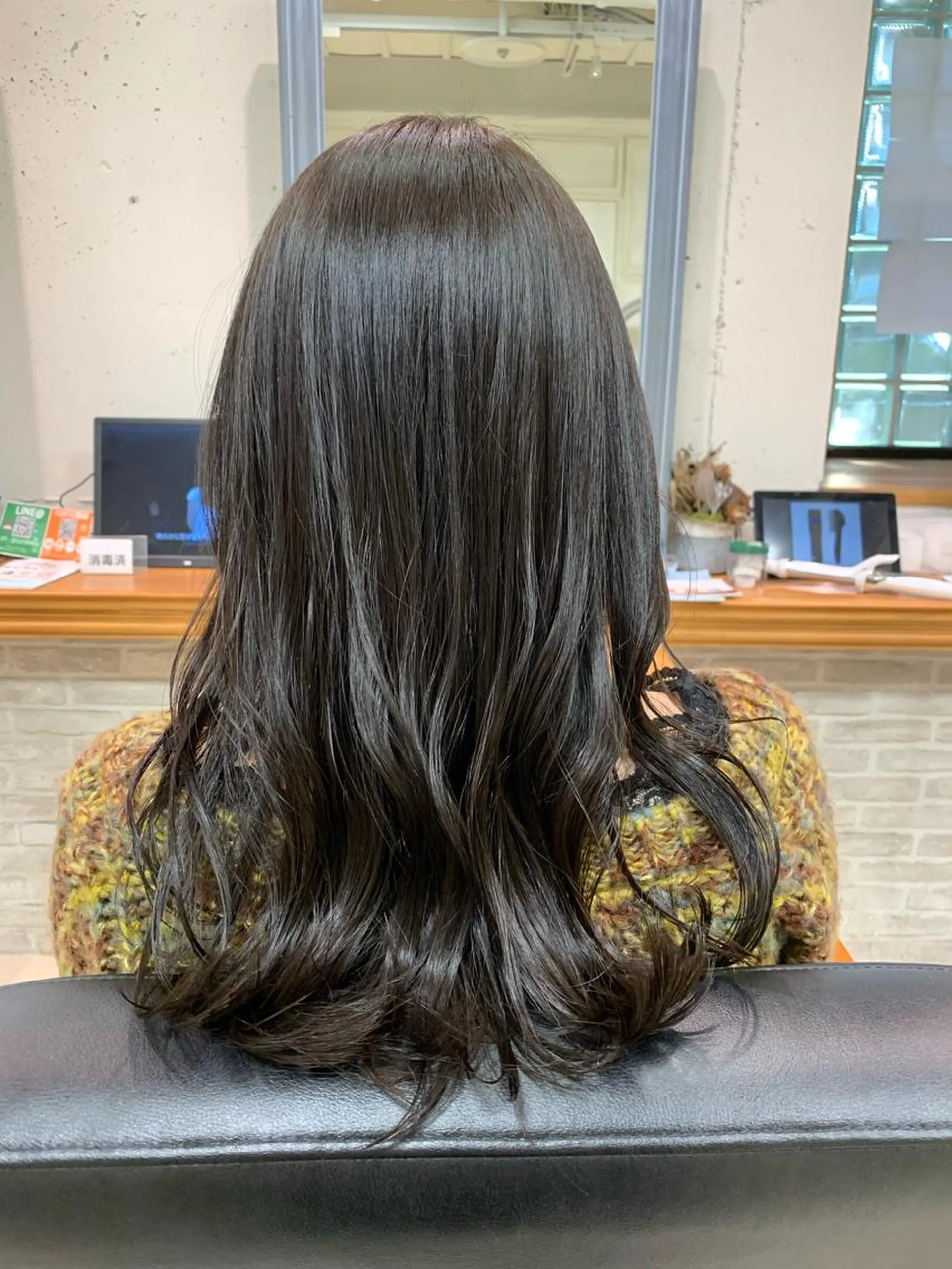 セミロング カラー 透明感ハイトーン🦄 キラ🌈のヘアスタイル