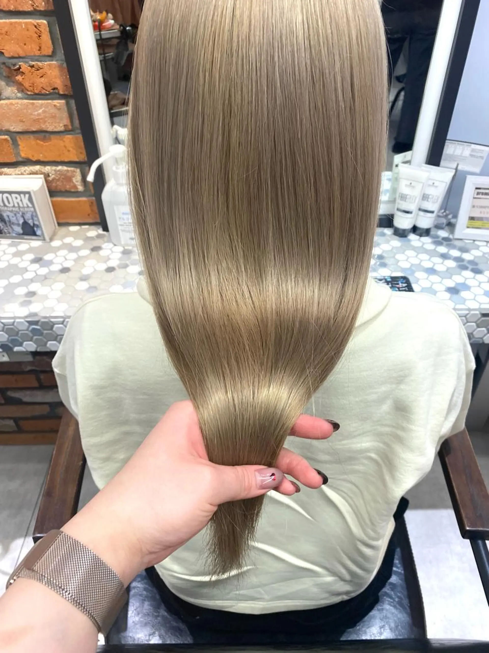 ロング カラー ブリーチ トリートメント 𝒀𝒖𝒊𝒏𝒂 梅田/透明感カラーのヘアスタイル