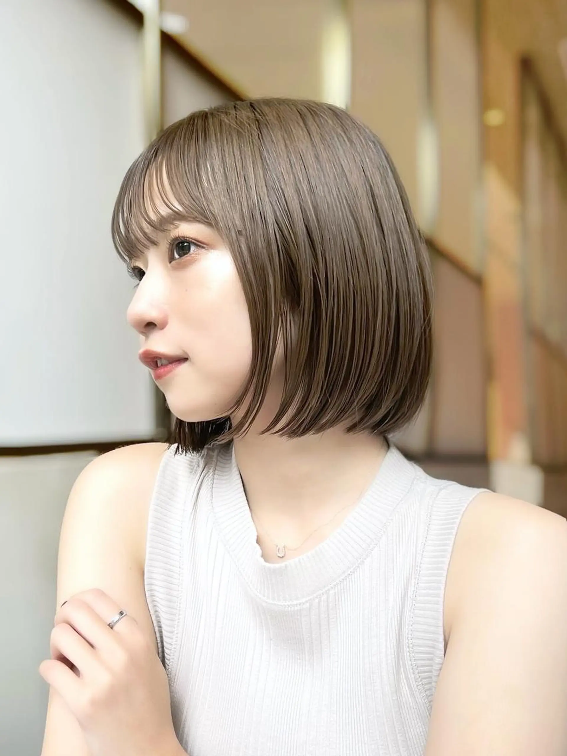 ミディアム カラー ベージュカラー 透明感カラー グレージュ ボブ カット ヘアカラー トリートメント レイヤー専門家 ダブルカラー修のヘアスタイル