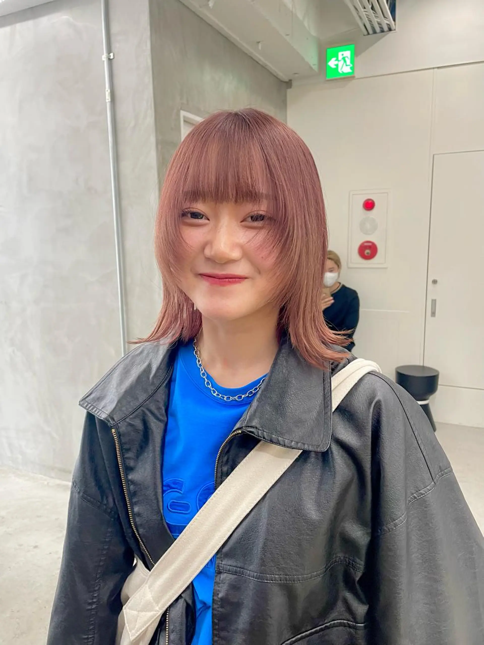 ミディアム カラー パーマ ヘアアレンジ メンズ ミディアムパーマ メンズバレイヤージュ メンズブリーチ センターパート フェードカット カット ヘアカラー ハイトーン/レイヤー 🌸さくらのヘアスタイル