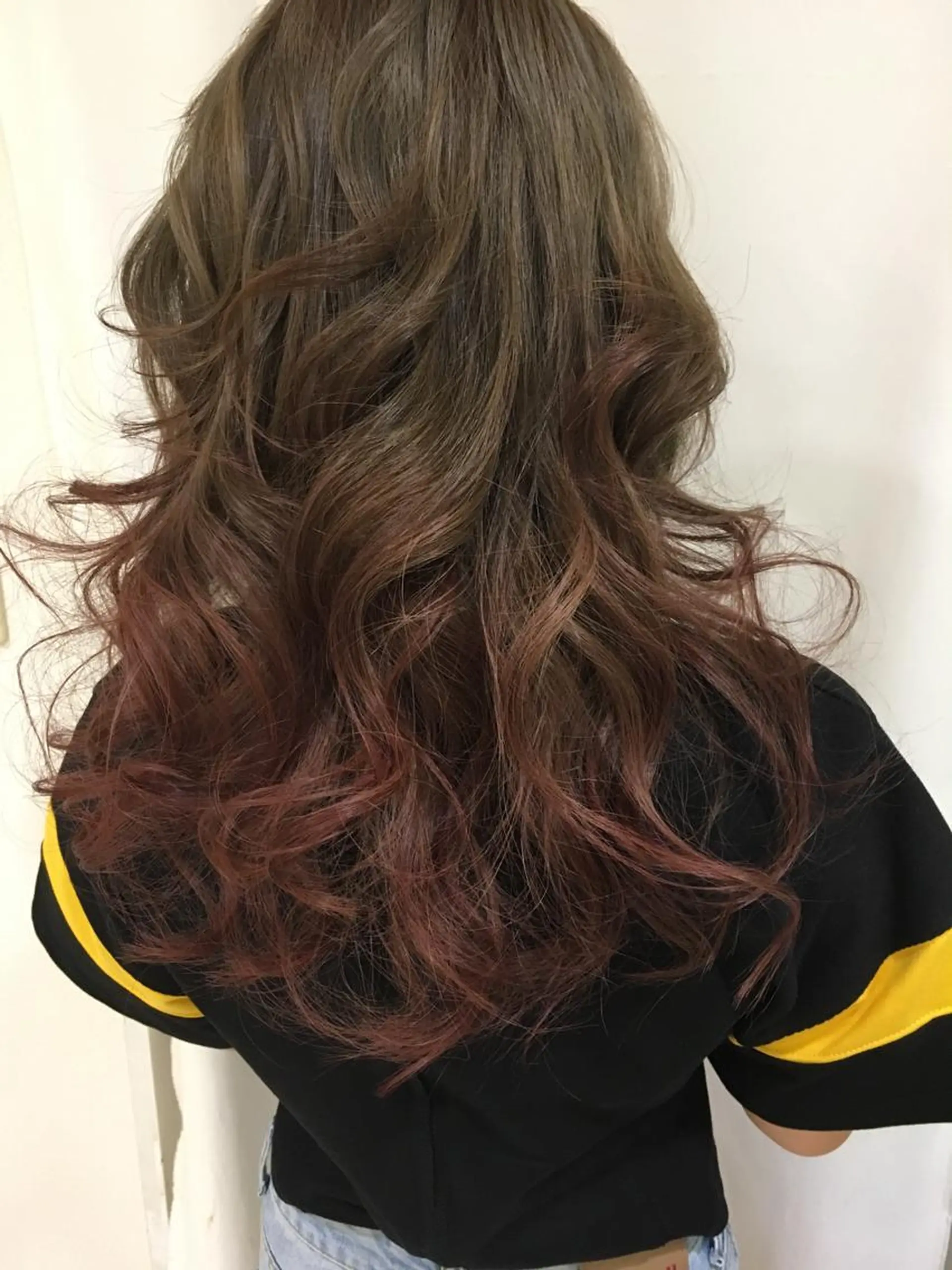 セミロング カラー ヘアアレンジ アッシュ グラデーションカラー レッドカラー きむえり/髪質改善 /うねり広がり改善のヘアスタイル