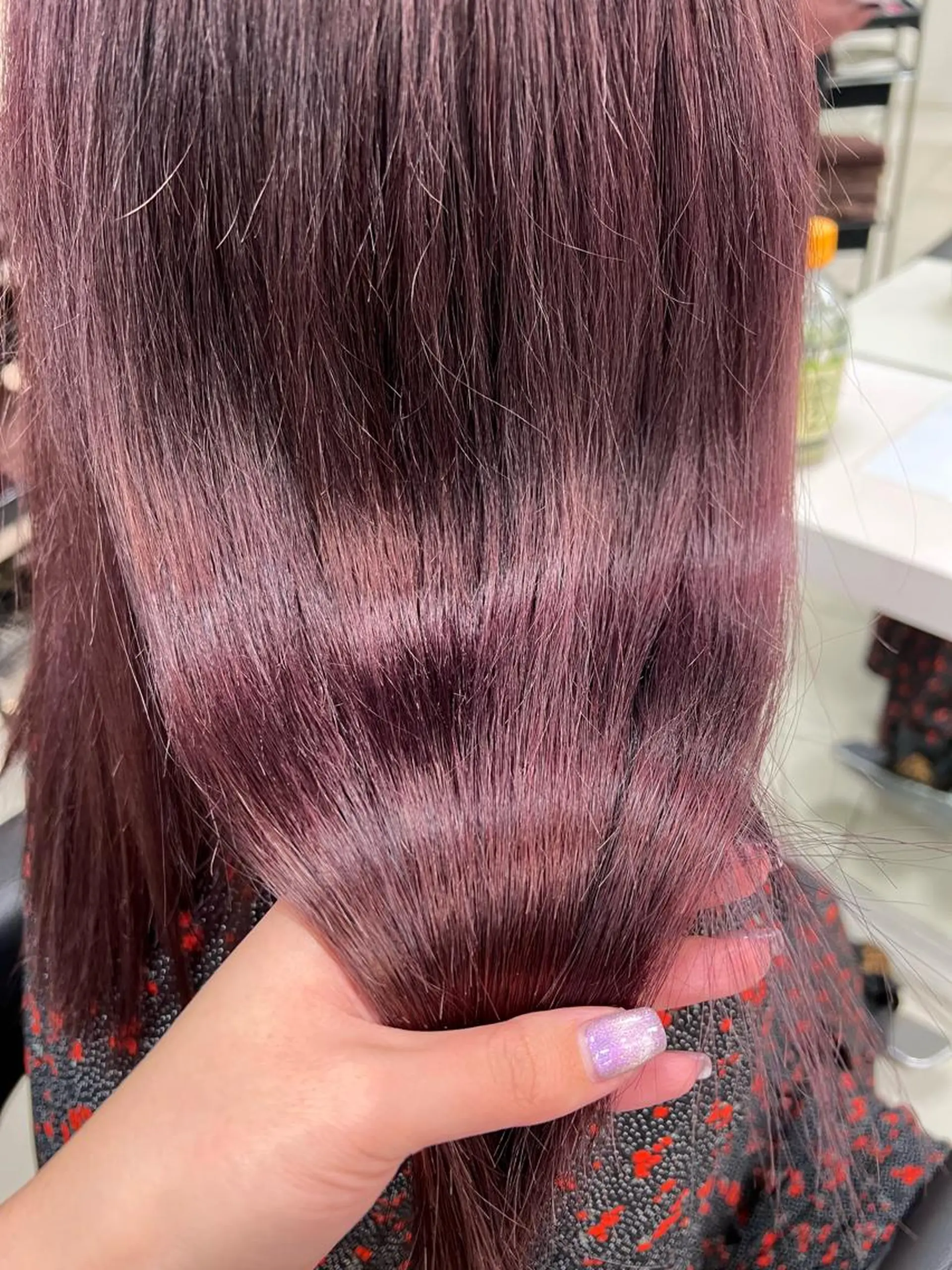 セミロング カラー ブリーチ ボルドーカラー 【暖色カラー特化】 中山由梨のヘアスタイル