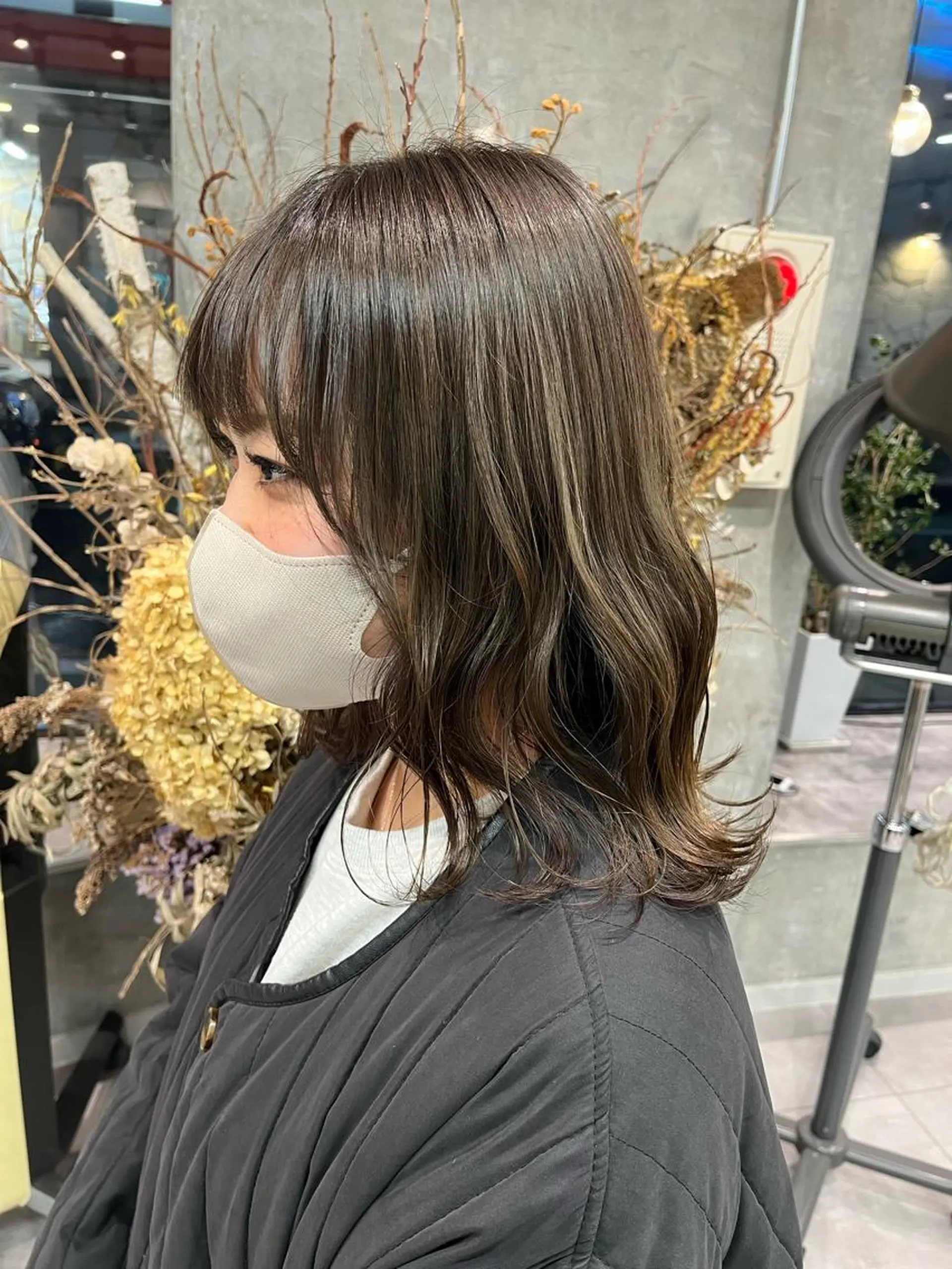 カラー 三輪 珠美のヘアスタイル