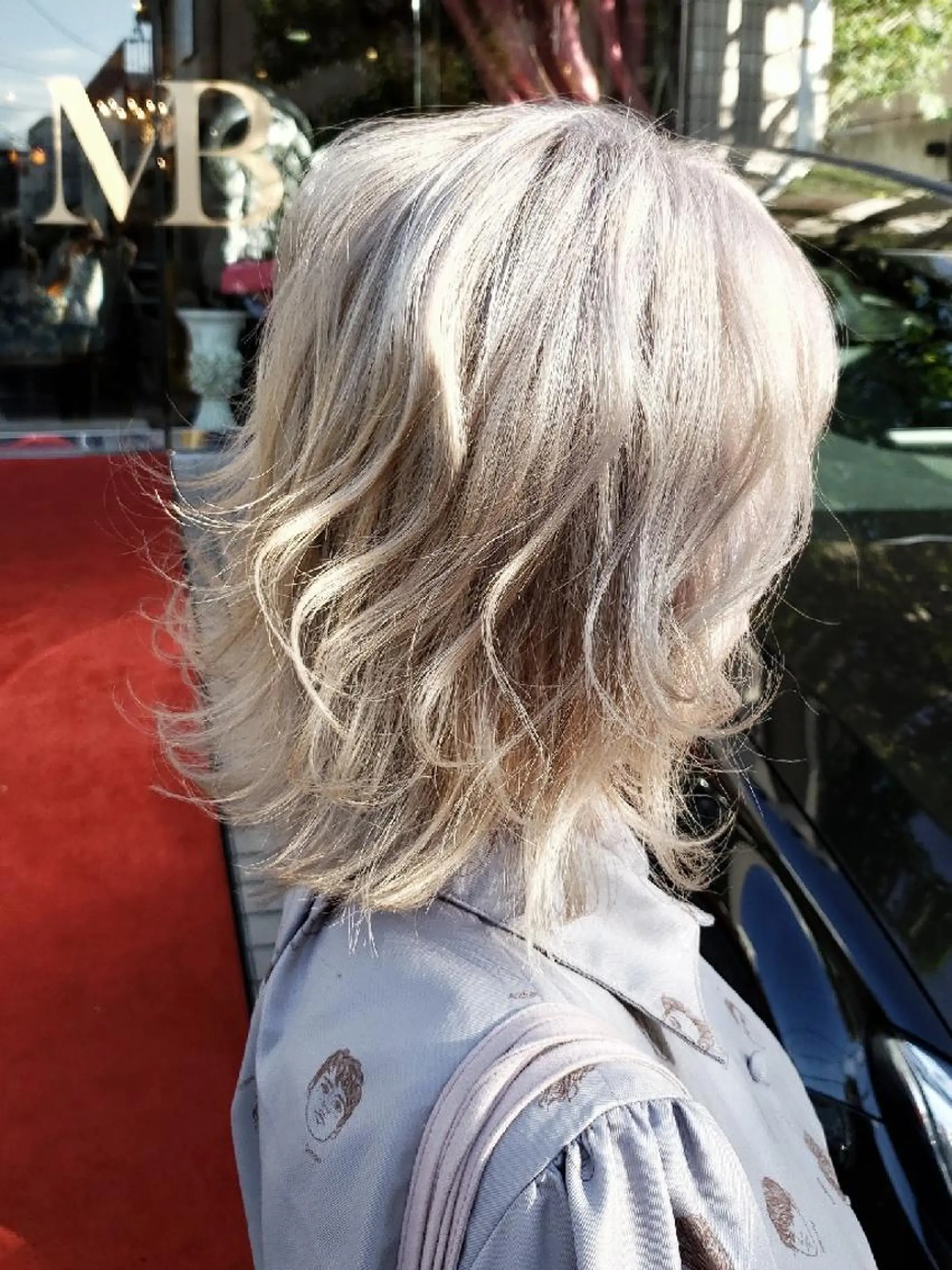 ミディアム カラー ベージュカラー ホワイトベージュ 艶髪✨ハイトーン ✨ホワイト✨北宗一郎のヘアスタイル