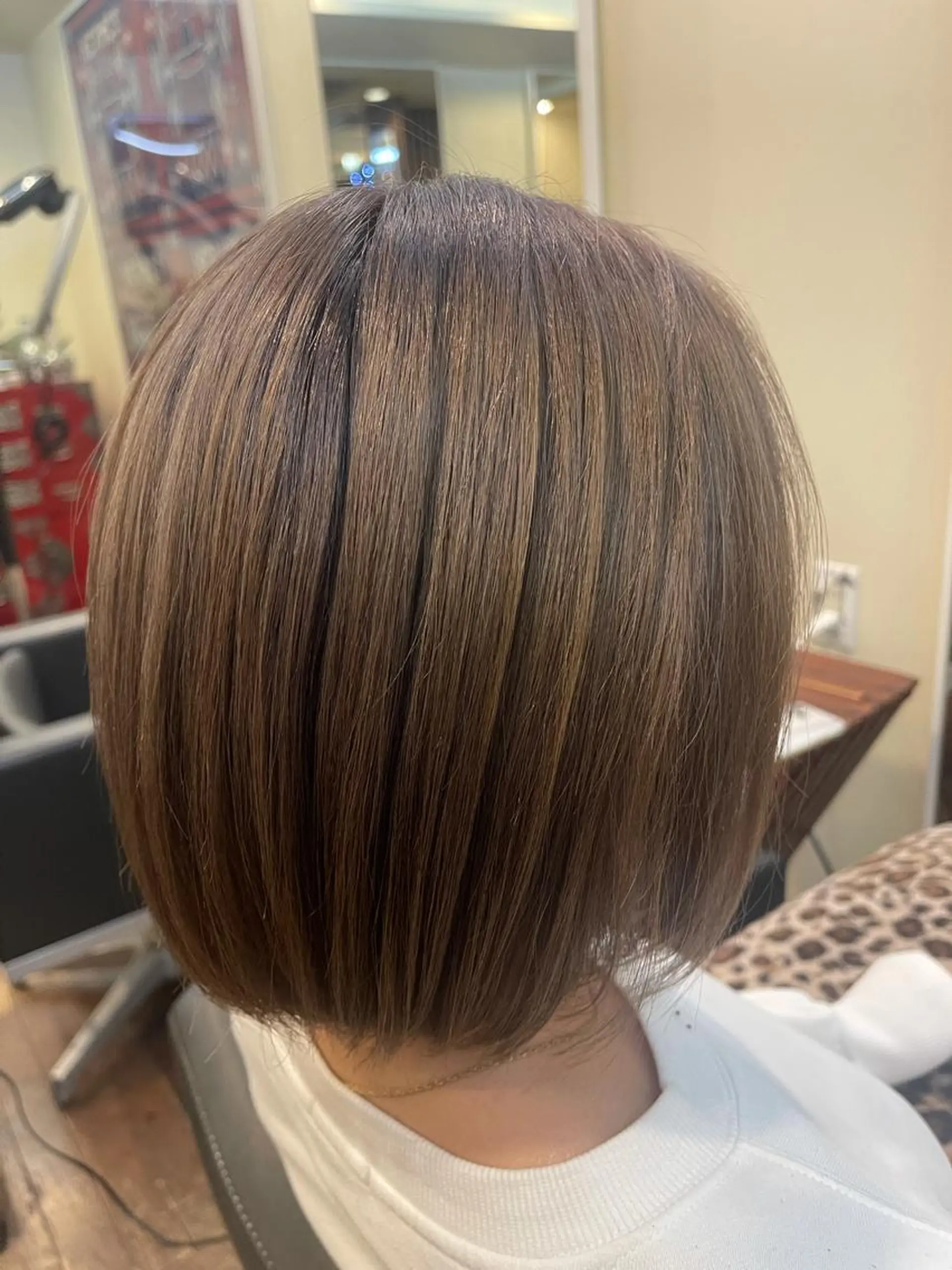 ミディアム カラー ブリーチ グレージュ 堀江/レイヤーカット /髪質改善のヘアスタイル