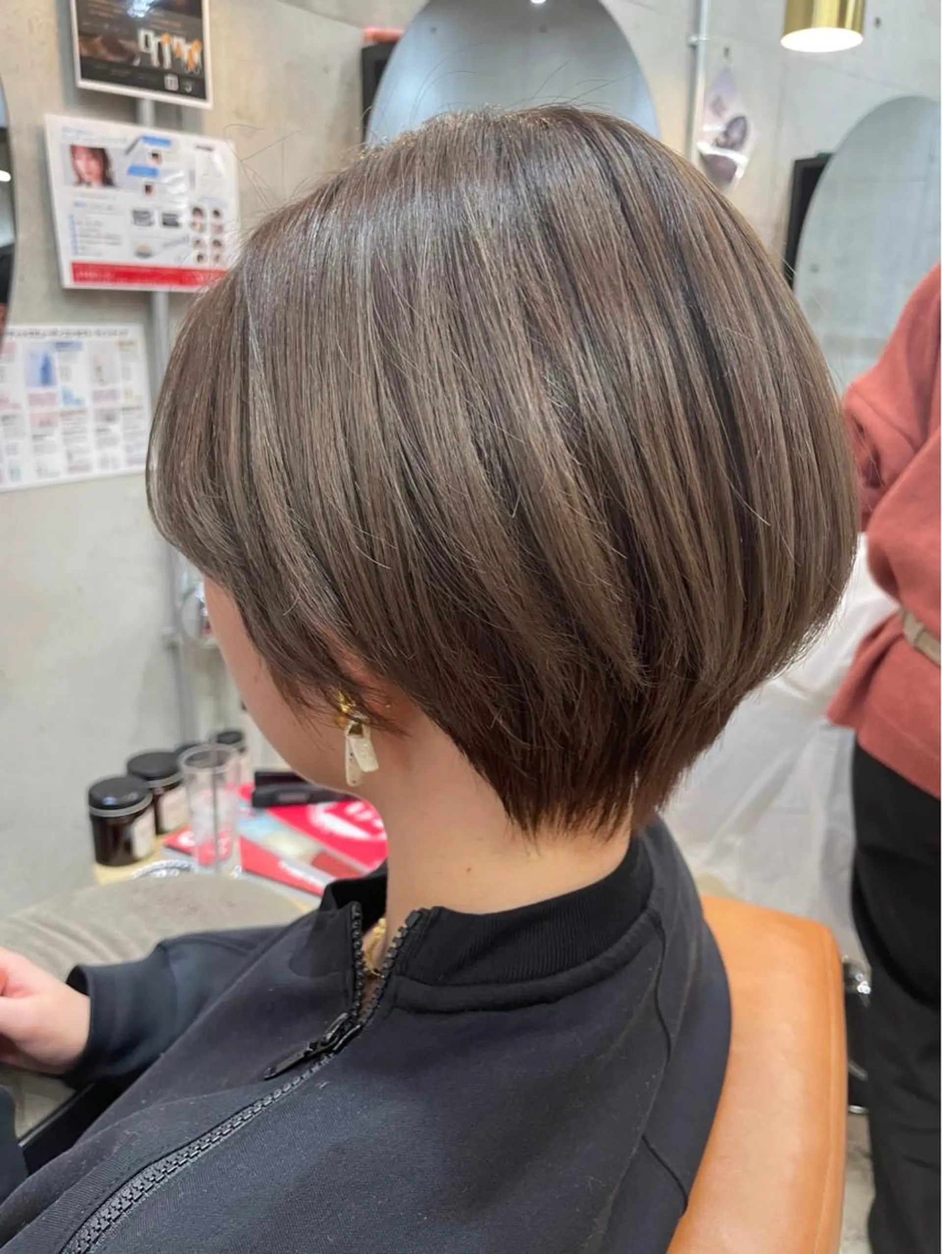 ショート カラー 東 史夏のヘアスタイル