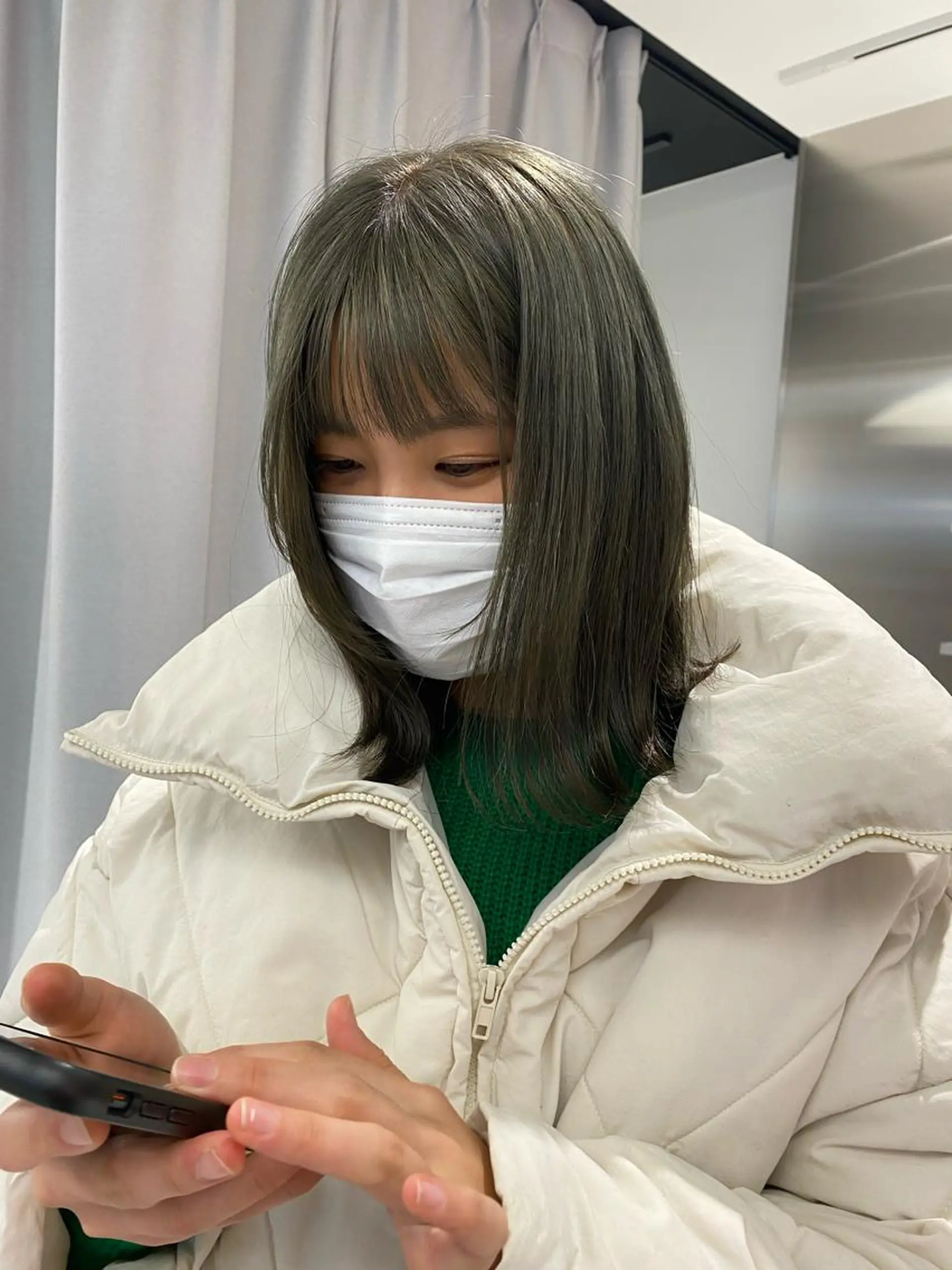 ミディアム カラー パーマ ヘアアレンジ メンズ キッズ ネイル アイブロウ mana 暖色カラーカットのヘアスタイル