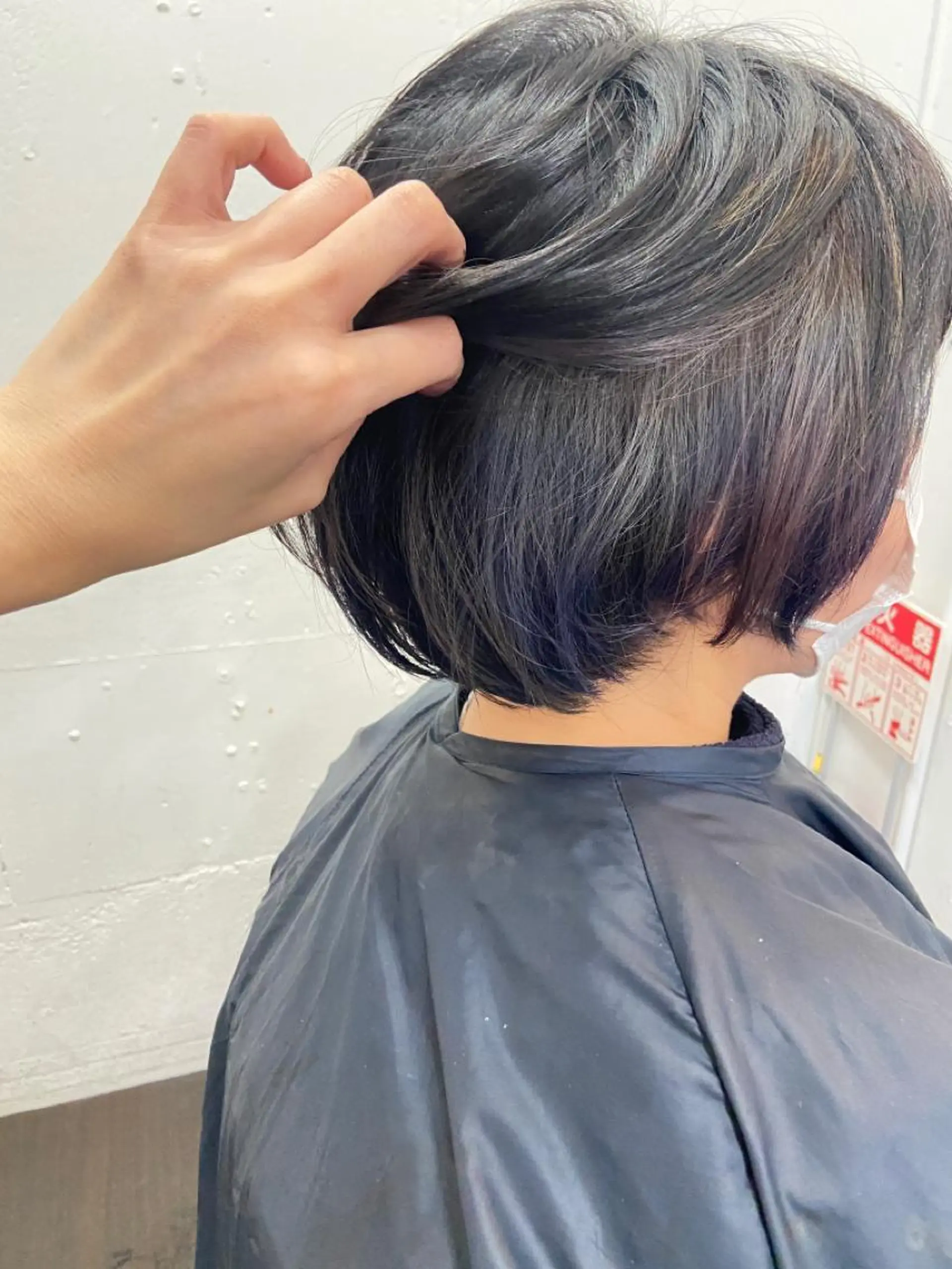 ミディアム カラー パーマ ヘアアレンジ メンズ キッズ ネイル マツエク・マツパ ミディアムパーマ メンズパーマ アッシュ 黒髪 ブルーカラー 久木原 ゆりのヘアスタイル
