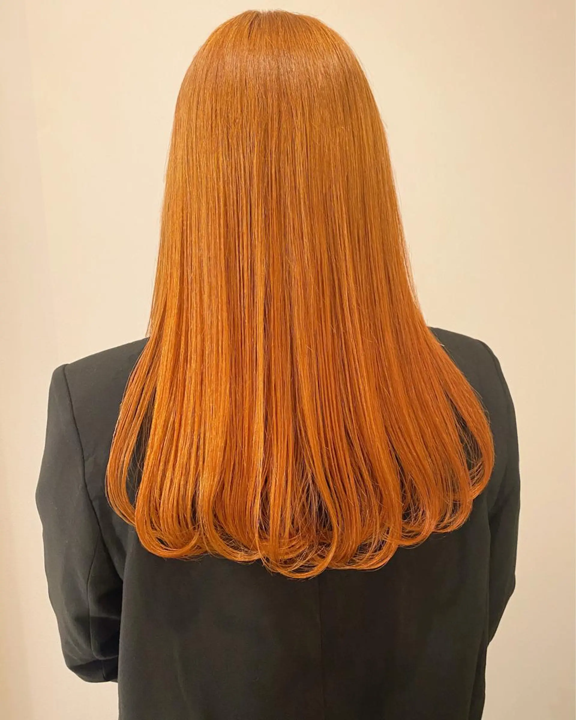 ロング カラー ベージュカラー ブリーチ ケアブリーチ ハイトーンカラー オレンジ カット ヘアカラー トリートメント RAIMA ケアハイトーンのヘアスタイル