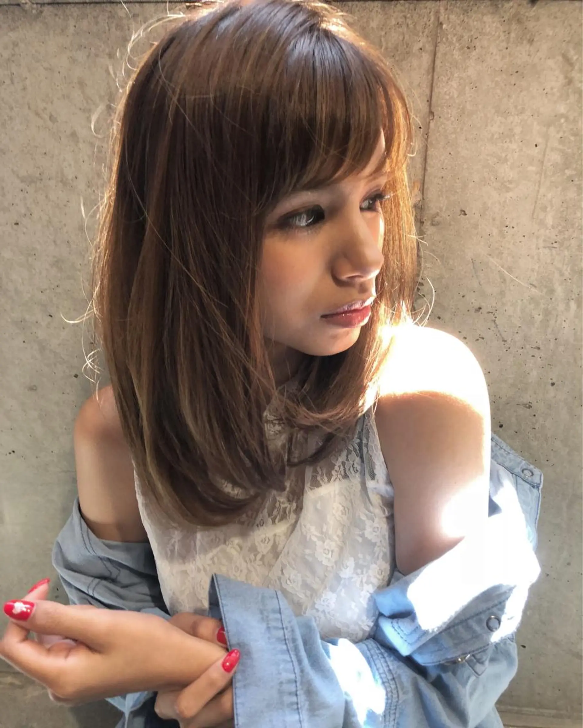 ミディアム カラー 小島 侑衣のヘアスタイル