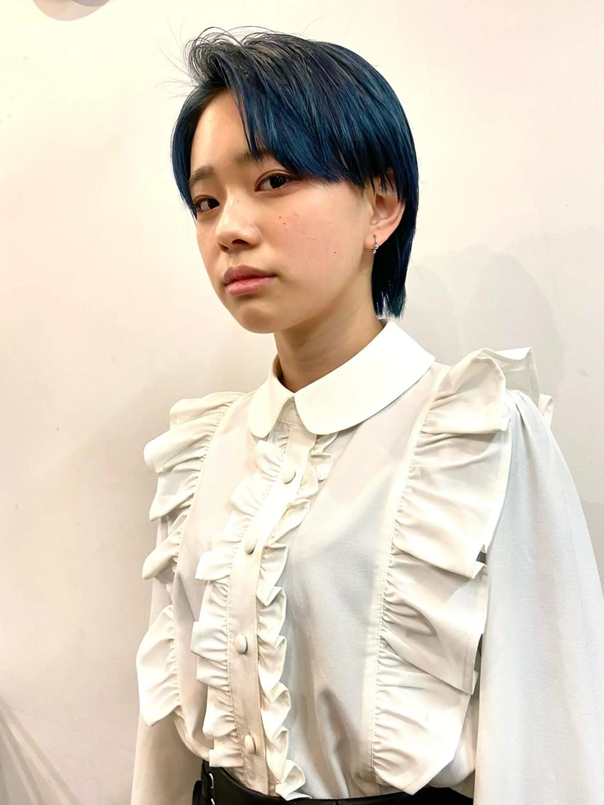 ショート カラー ブリーチ ブルーカラー シルバー 原一真/ 外国人ショートヘアのヘアスタイル