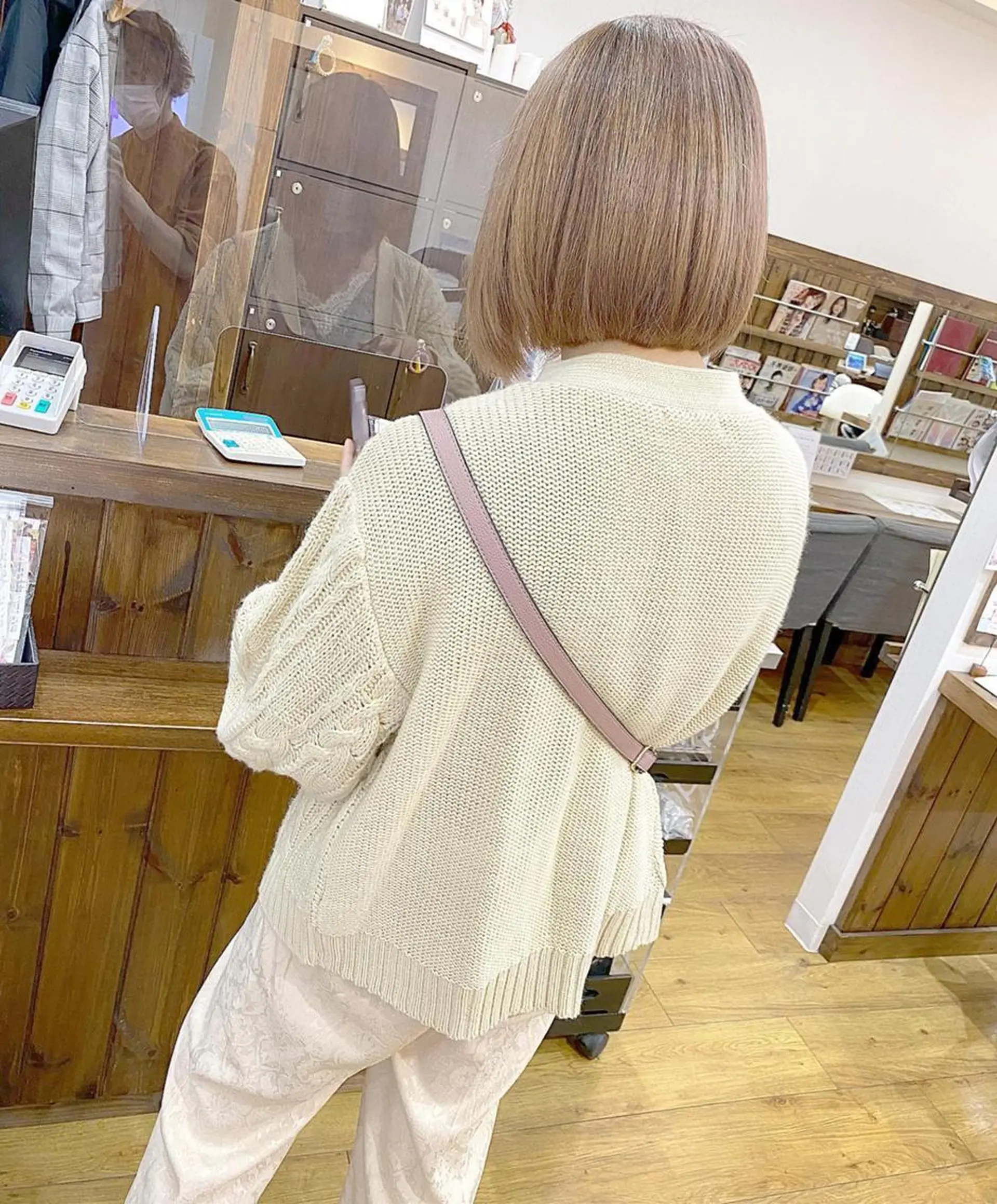 ロング アッシュ ボブ 外国人風カラー ハイライト レイヤーカット 横浜ブリーチムラ直し ハイトーン/ブリーチのヘアスタイル