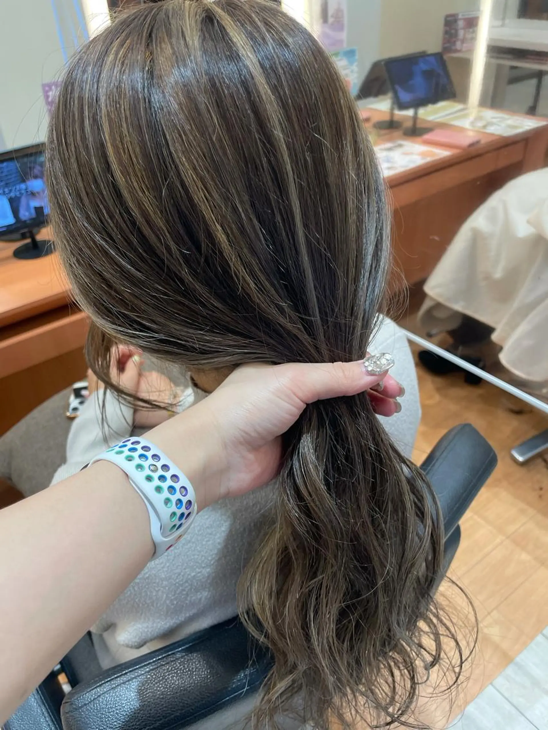 ロング カラー ヘアアレンジ グレージュ ハイライトカラー ハイライト カット ヘアカラー ハイライト 石橋 瑞穂のヘアスタイル
