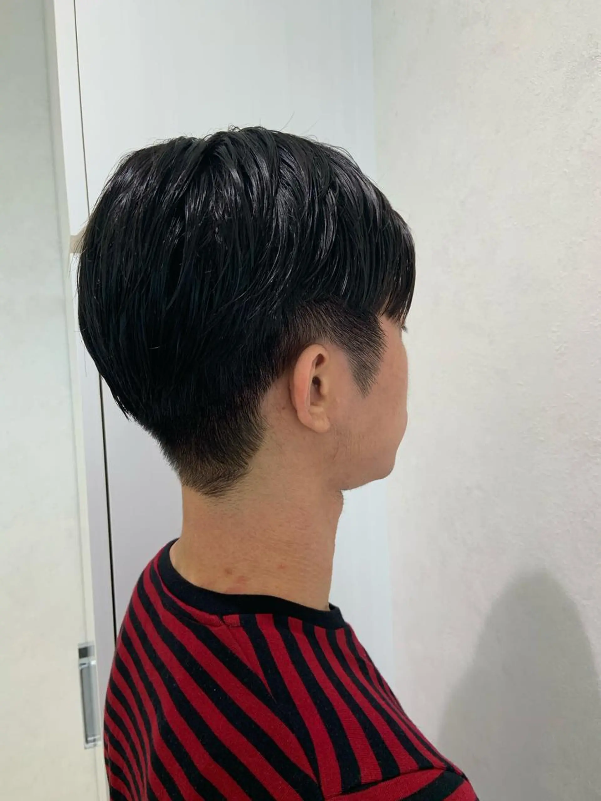 ショート メンズ ハイトーンカラー🤍 山下 優華のヘアスタイル