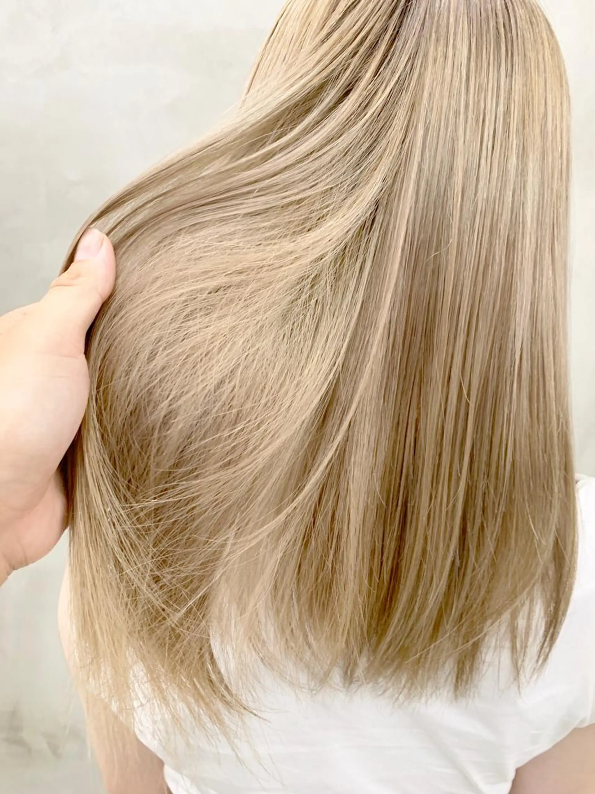 カラー ベージュカラー ブリーチ ダブルカラー ミルクティーベージュ シルバー ヘッドスパ (女性限定)🍋モエのヘアスタイル