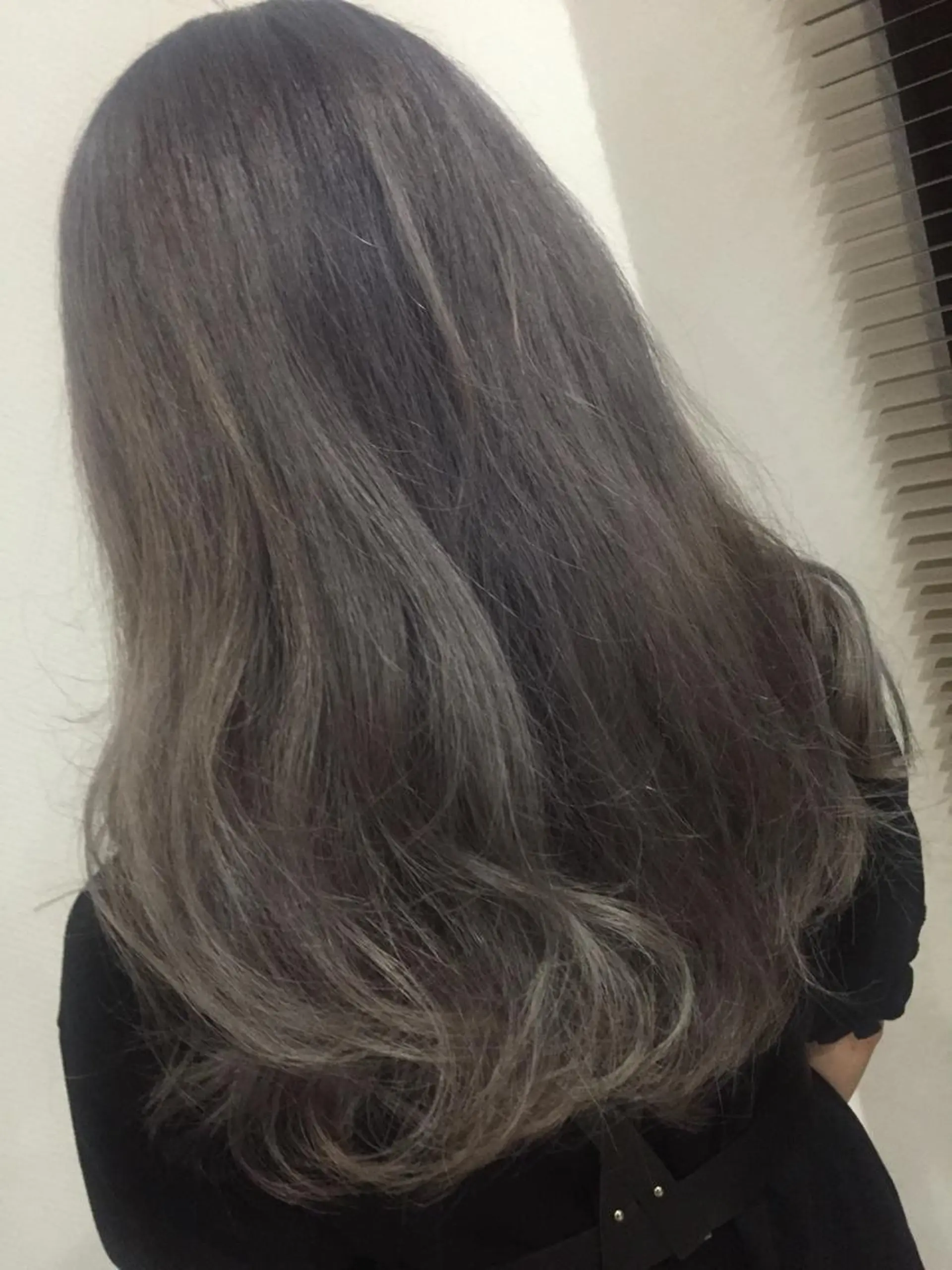 ロング カラー アッシュ ブリーチ シルバー シルバーアッシュ 白髪ぼかし ハイライト専門/大嶋のヘアスタイル