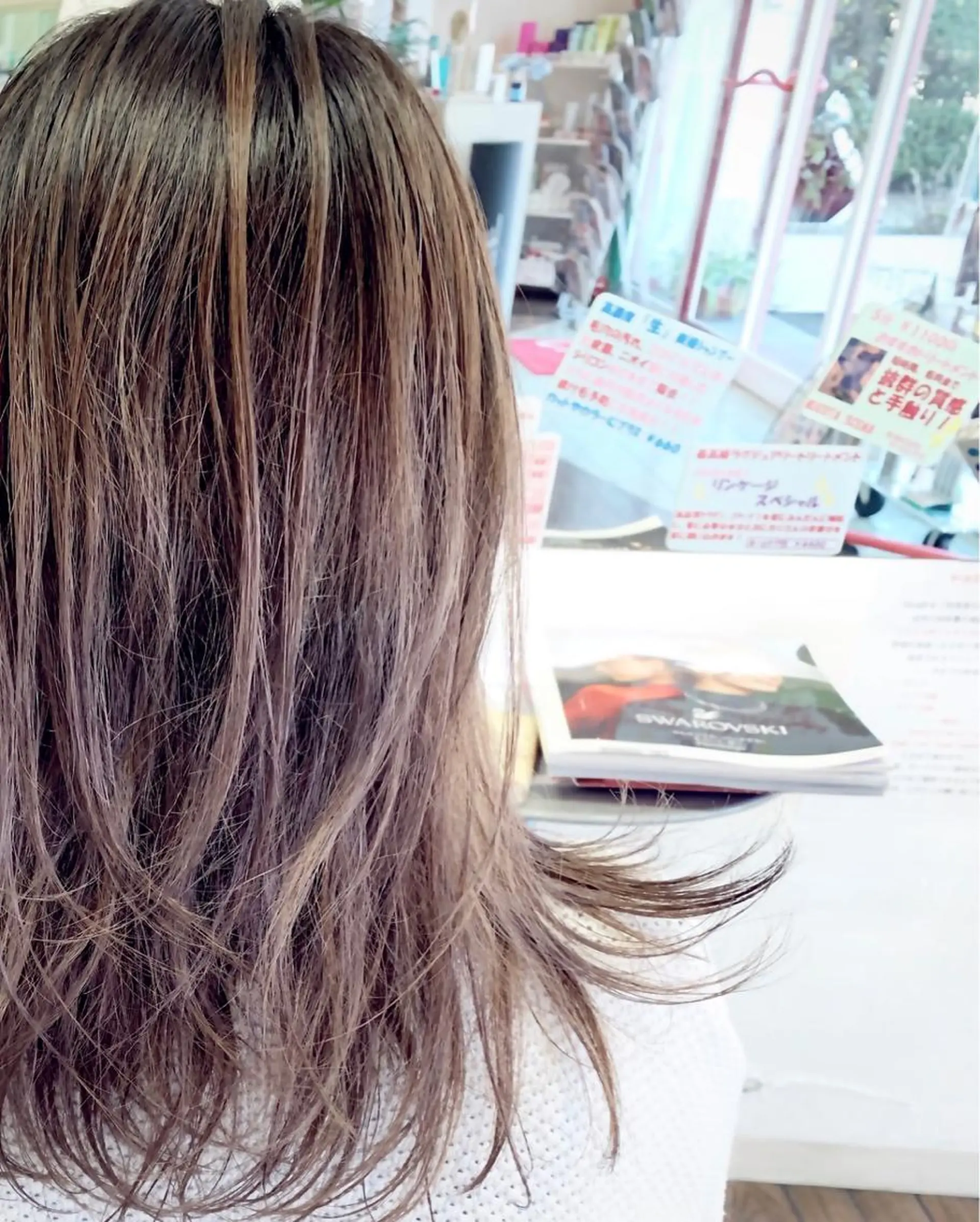 セミロング カラー バレイヤージュ グラデーションカラー レイヤーカット ヘアカラー GLAD 萩原のヘアスタイル