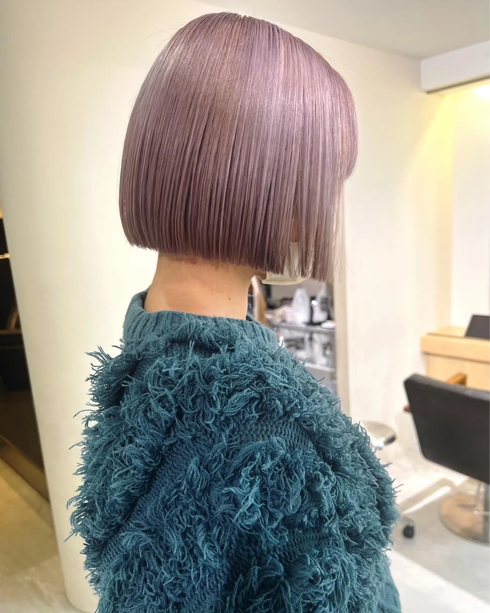 ショート カラー 切りっぱなしボブ ハイトーンカラー ラベンダーカラー ボブ RAIMA ケアハイトーンのヘアスタイル